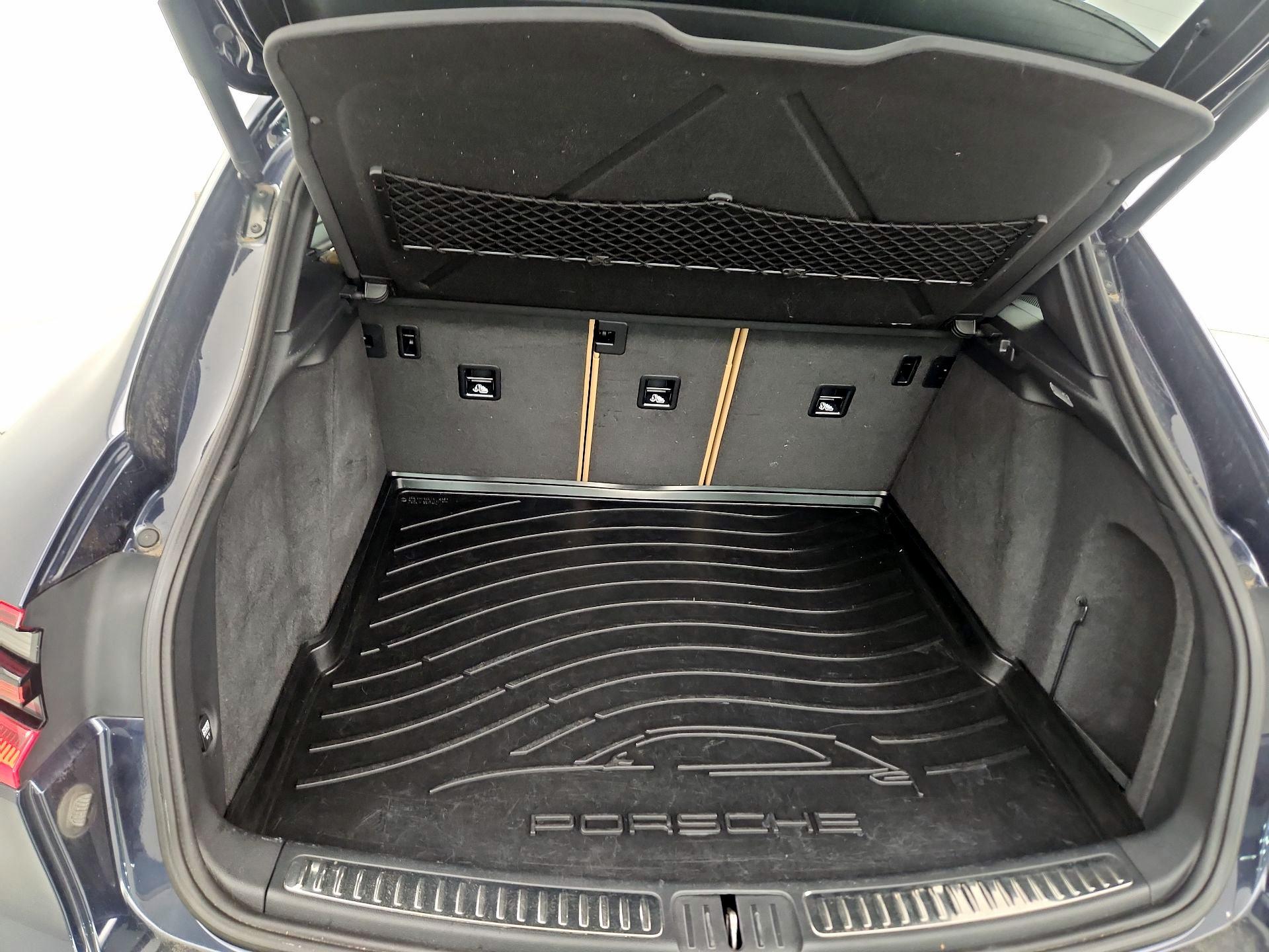 Thumbnail: 2018 Porsche Macan - 19