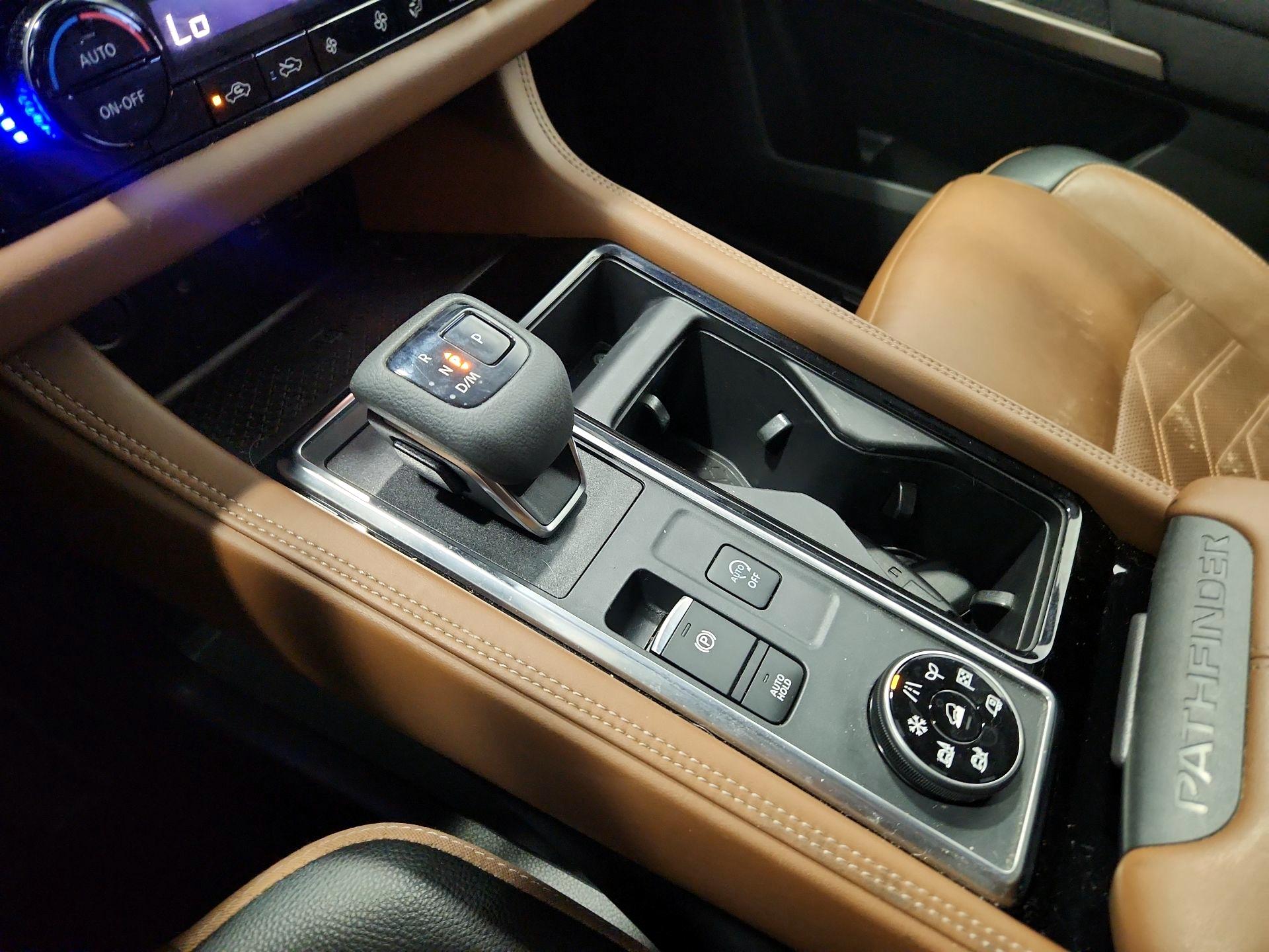 Thumbnail: 2023 Nissan Pathfinder - 18