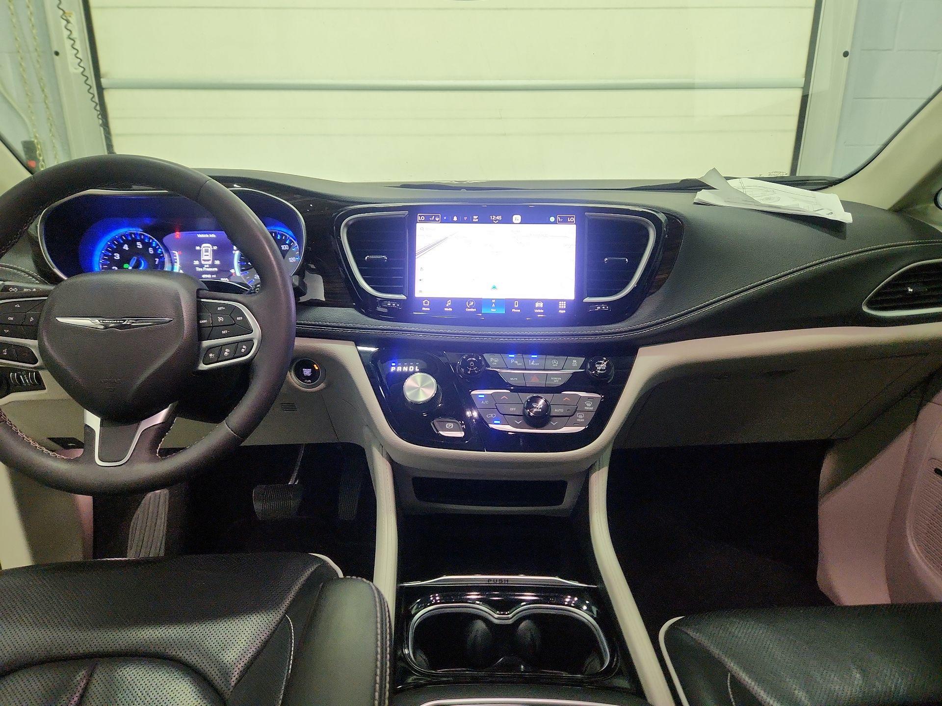 Thumbnail: 2022 Chrysler Pacifica - 9