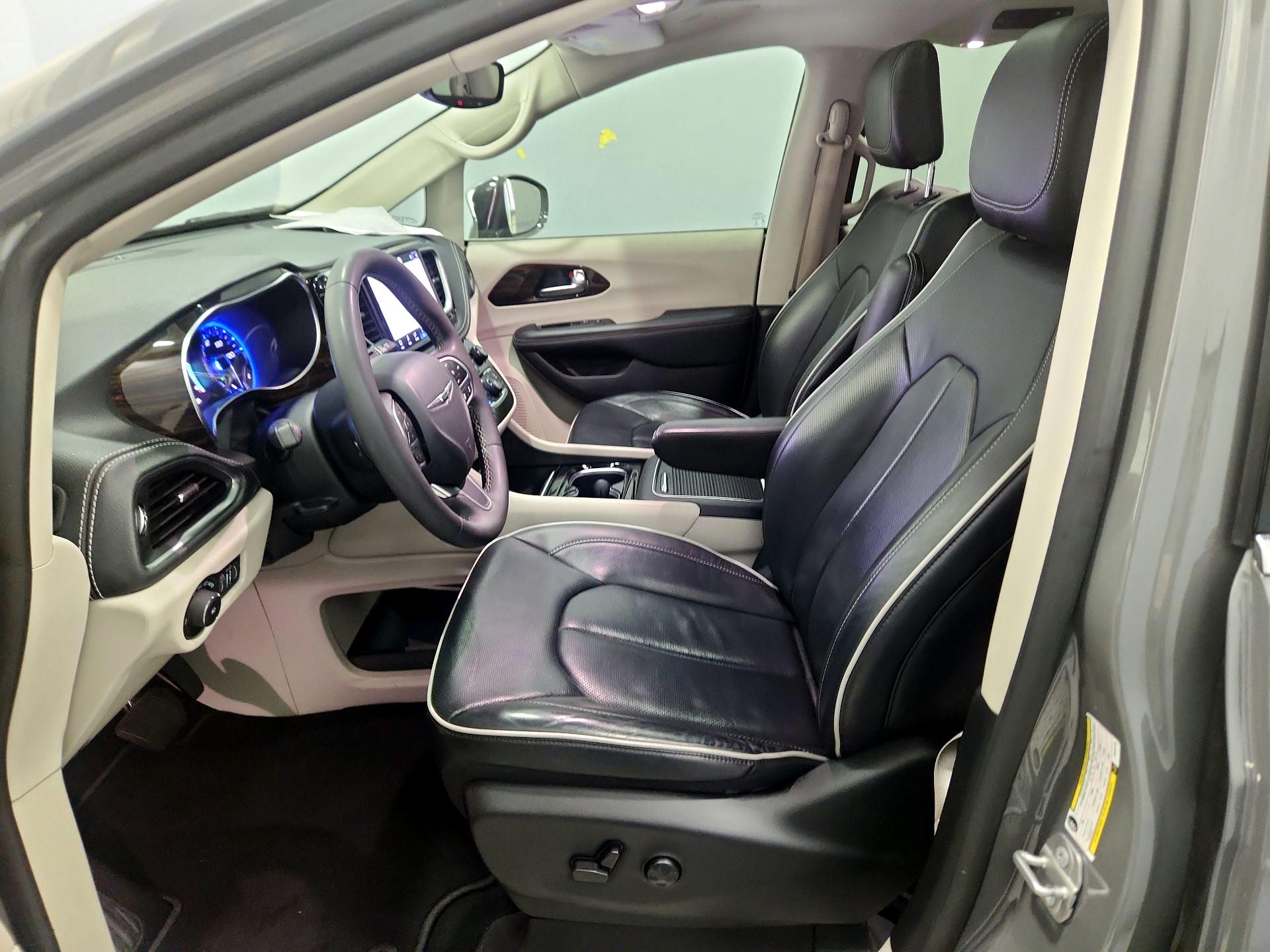 Thumbnail: 2022 Chrysler Pacifica - 11