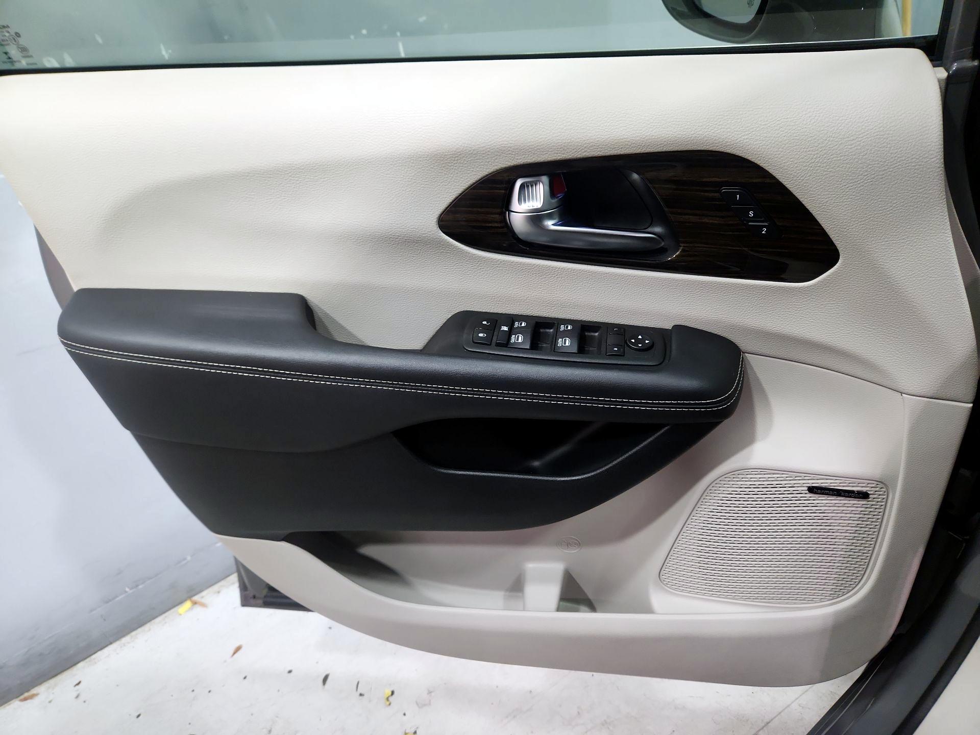Thumbnail: 2022 Chrysler Pacifica - 12