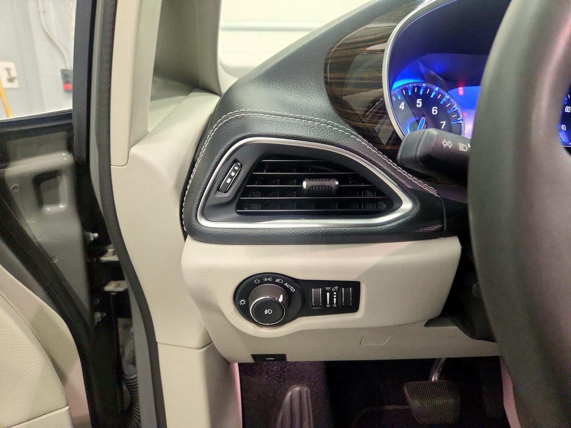 Thumbnail: 2022 Chrysler Pacifica - 13