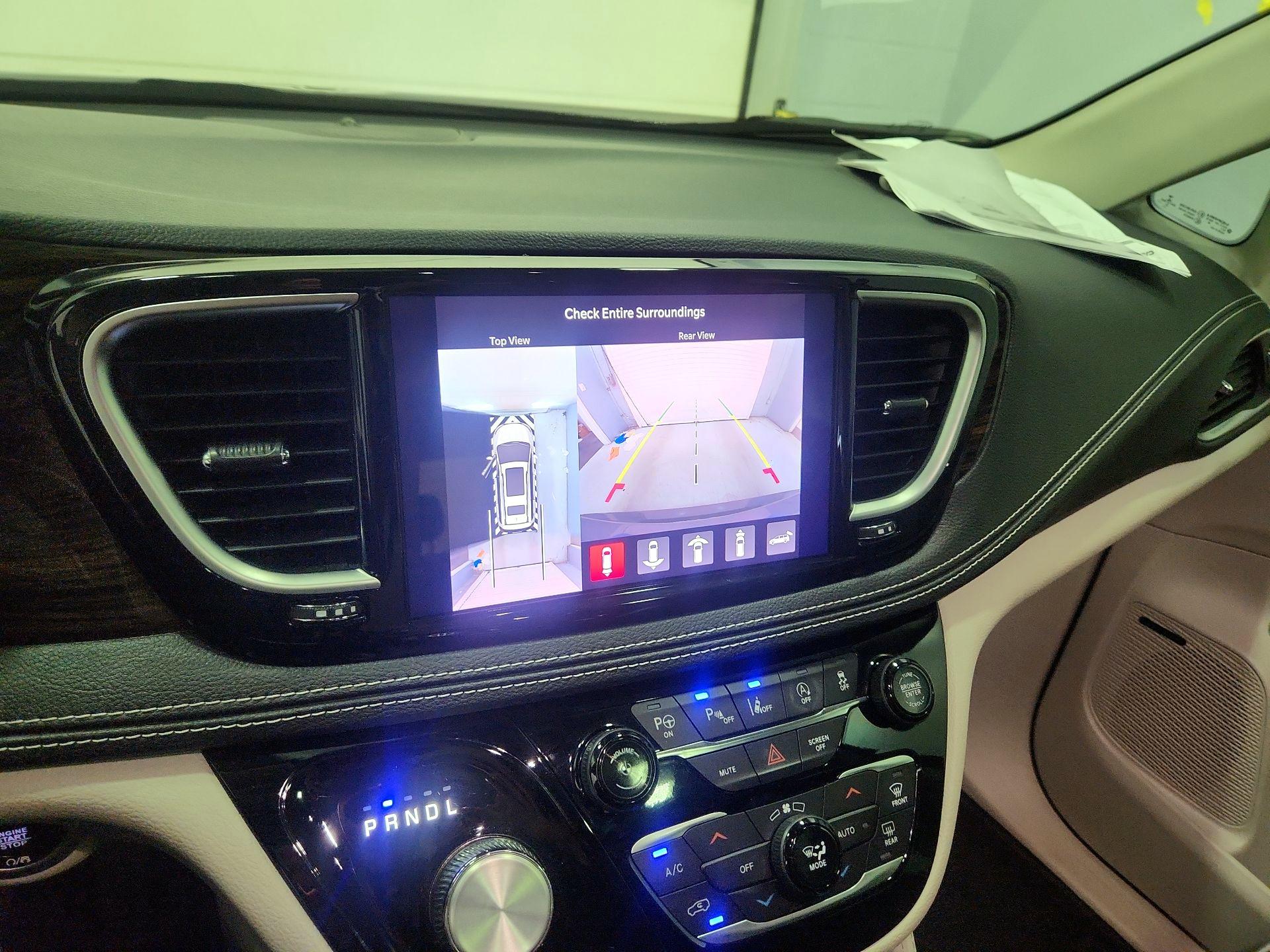 Thumbnail: 2022 Chrysler Pacifica - 15