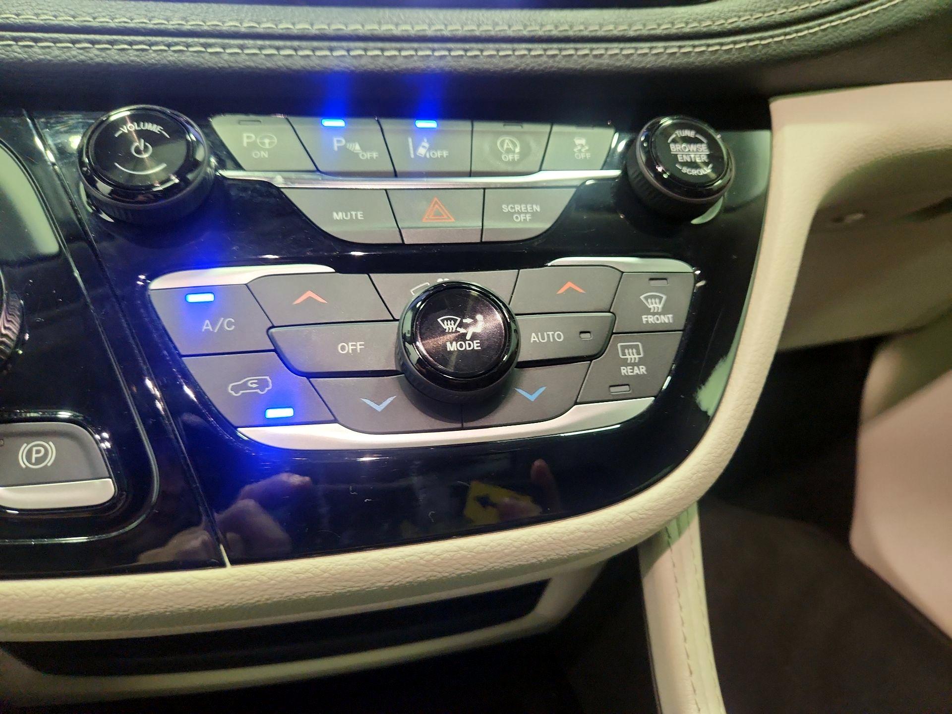 Thumbnail: 2022 Chrysler Pacifica - 17