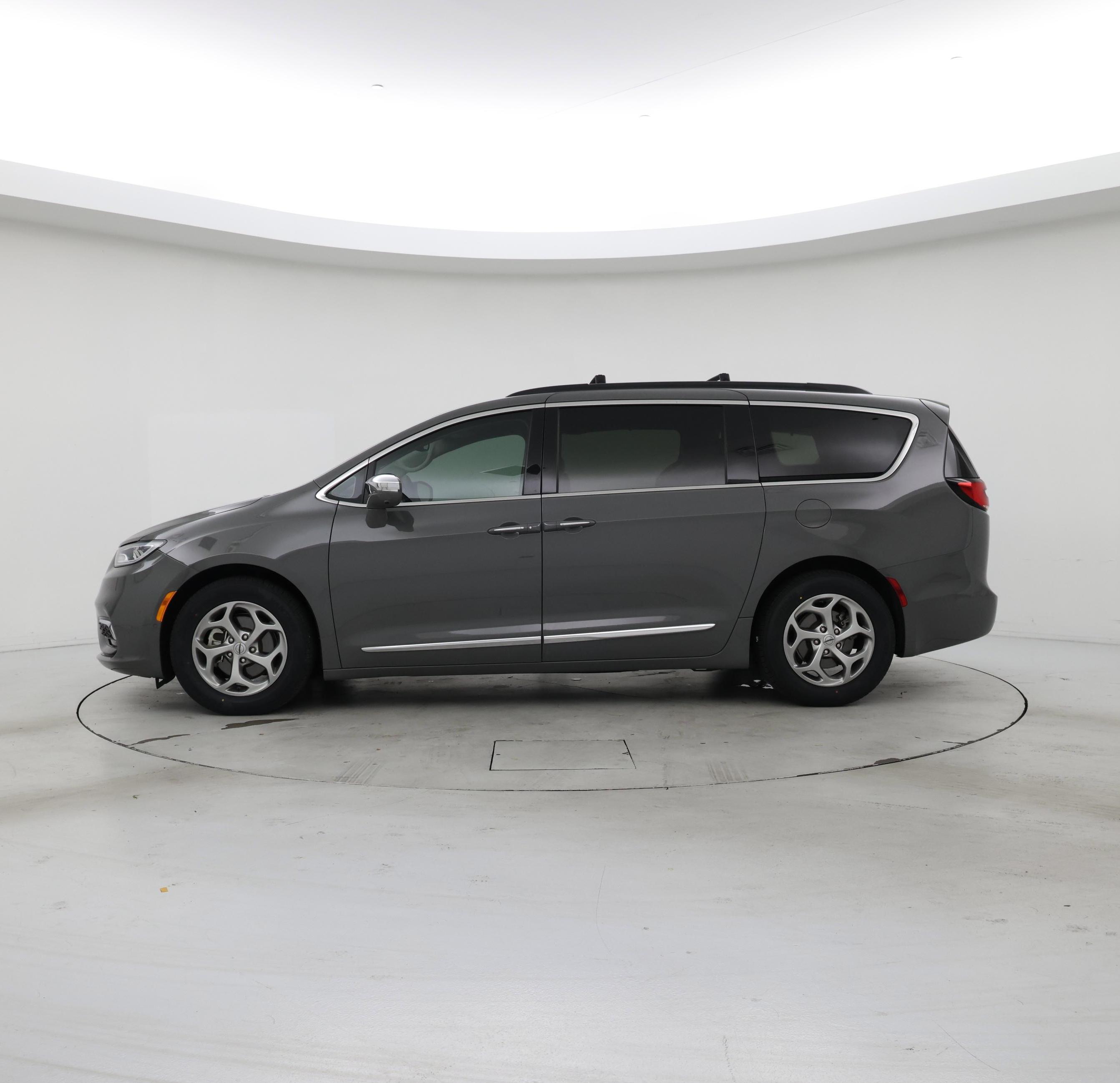 Thumbnail: 2022 Chrysler Pacifica - 3