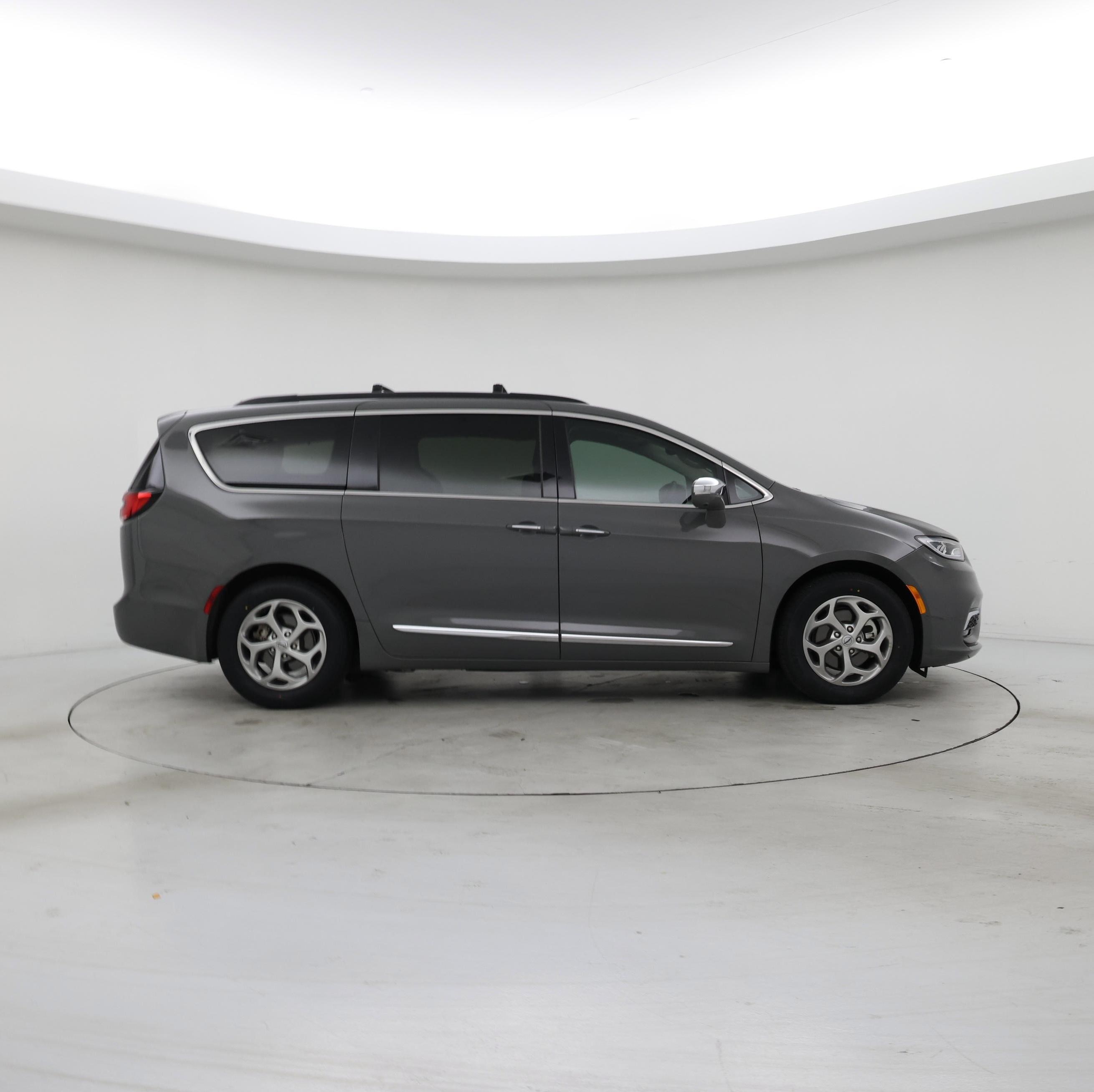 Thumbnail: 2022 Chrysler Pacifica - 7
