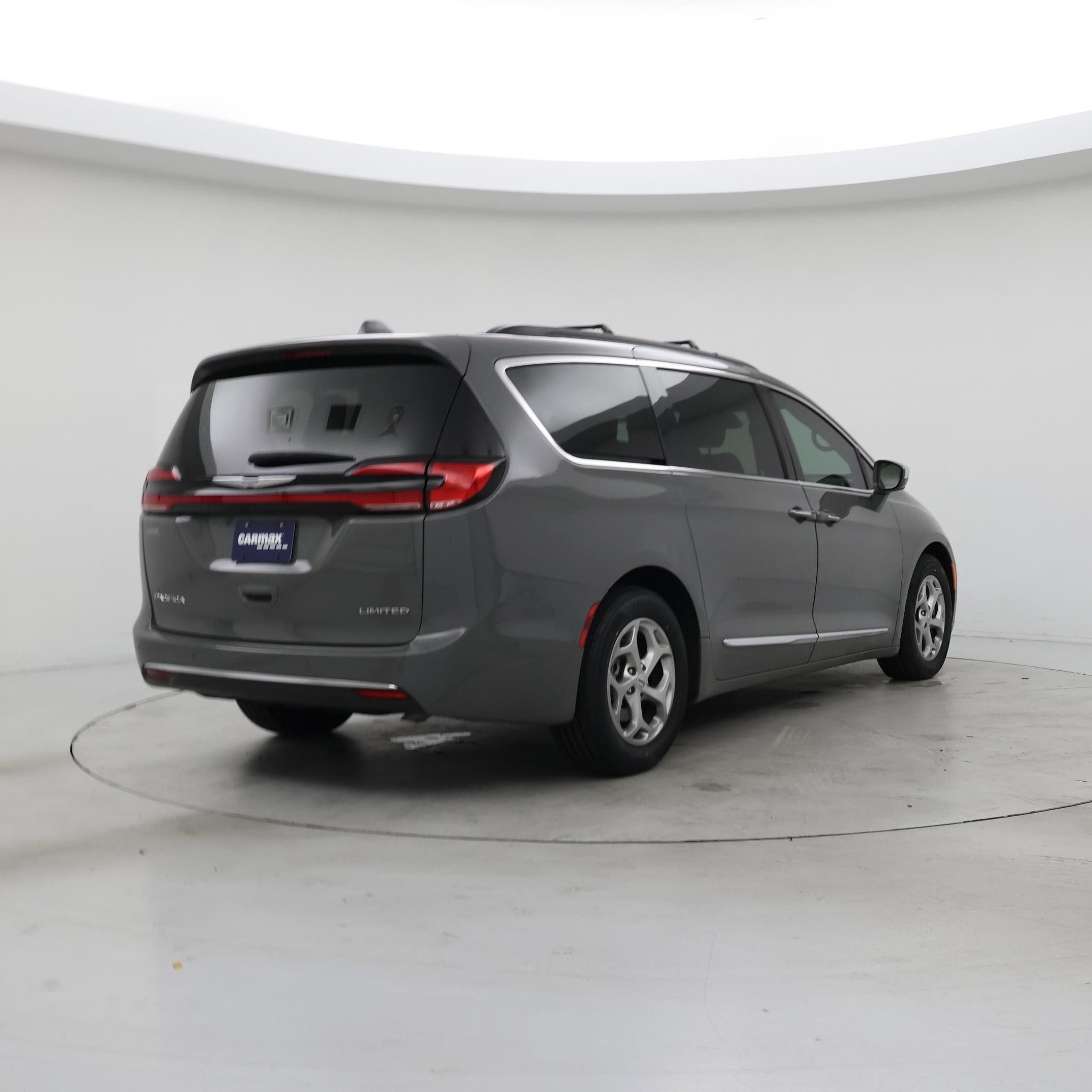 Thumbnail: 2022 Chrysler Pacifica - 8