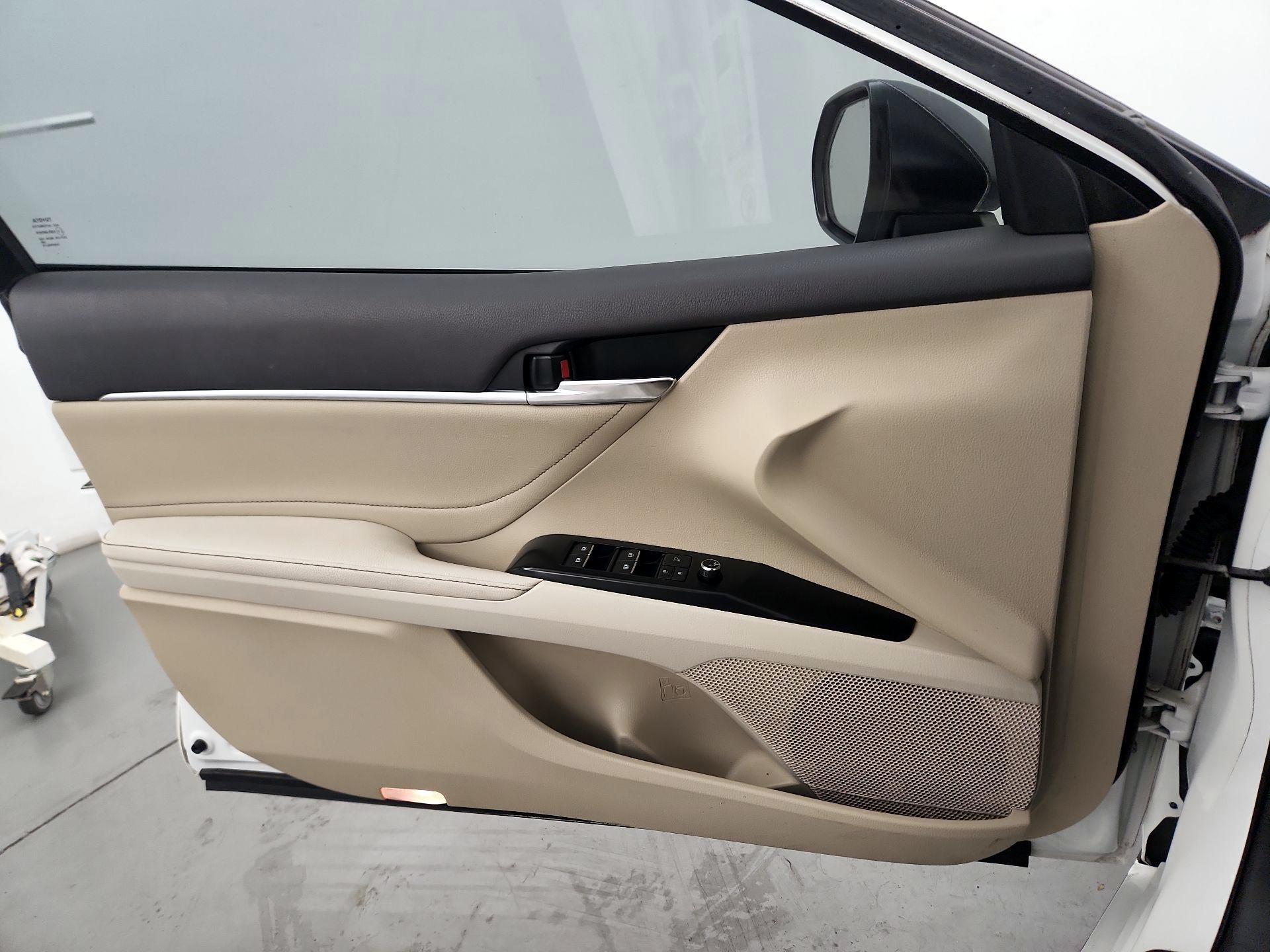 Thumbnail: 2018 Toyota Camry - 10