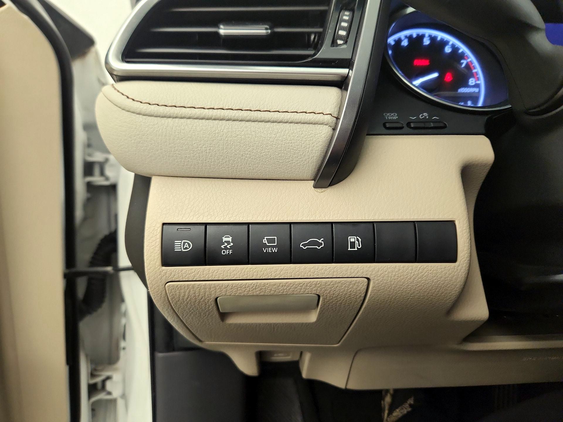 Thumbnail: 2018 Toyota Camry - 11