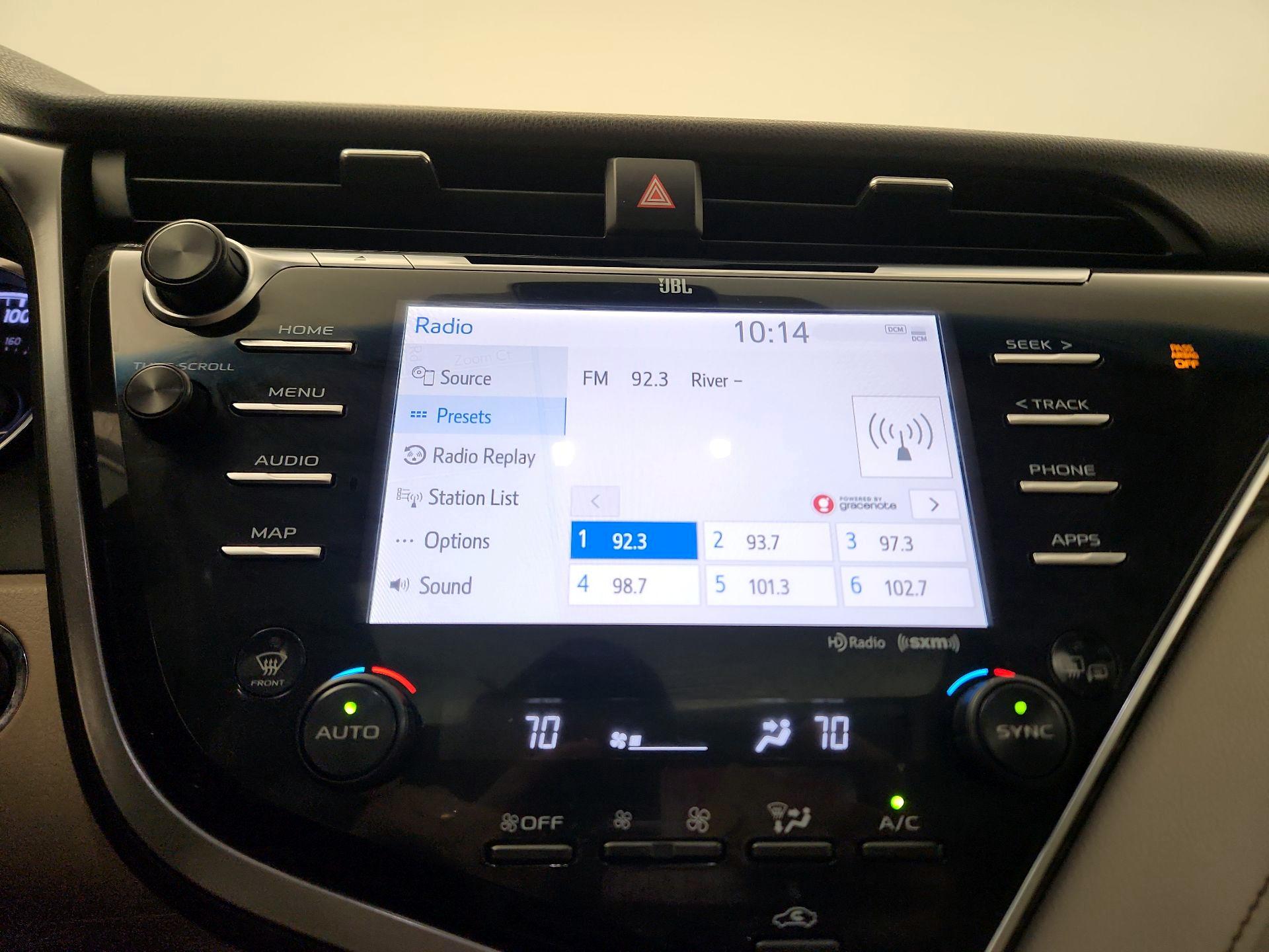 Thumbnail: 2018 Toyota Camry - 14