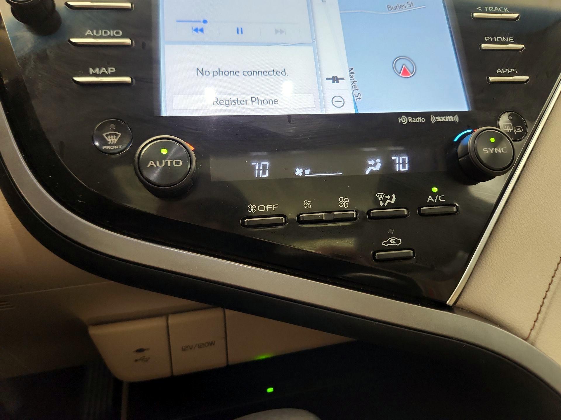 Thumbnail: 2018 Toyota Camry - 15