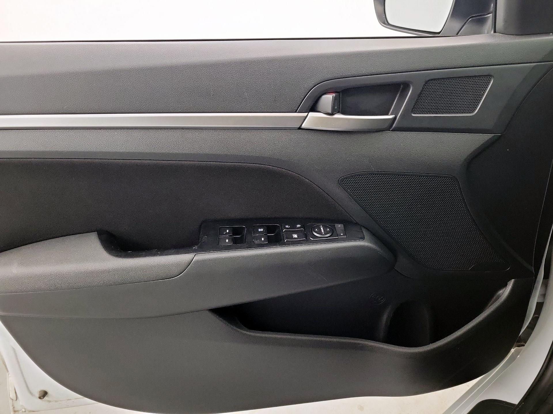 Thumbnail: 2020 Hyundai Elantra - 12