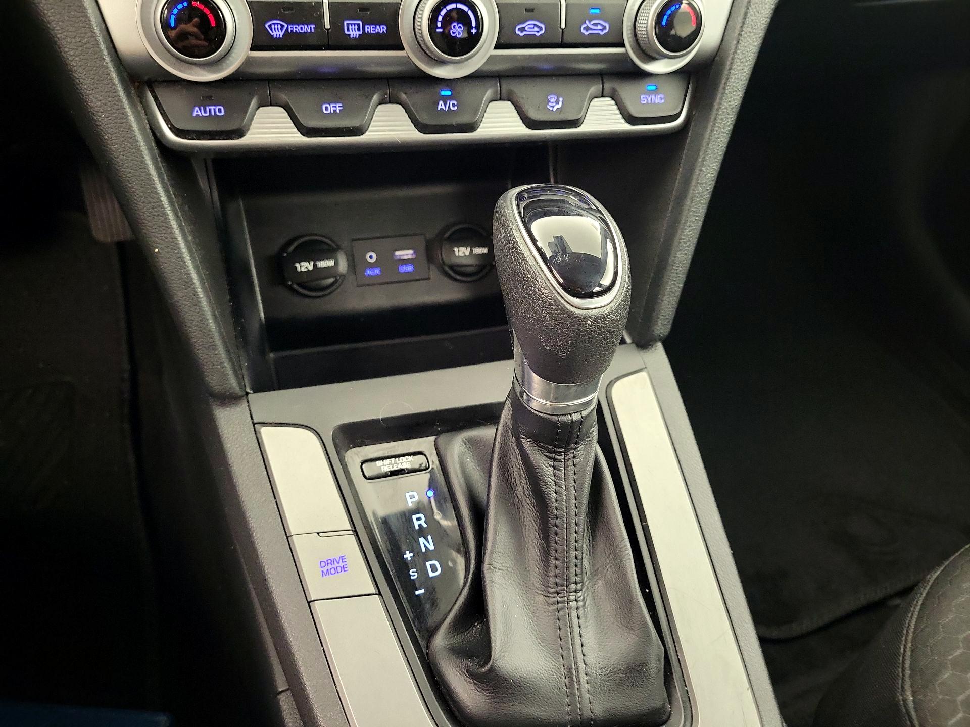 Thumbnail: 2020 Hyundai Elantra - 16