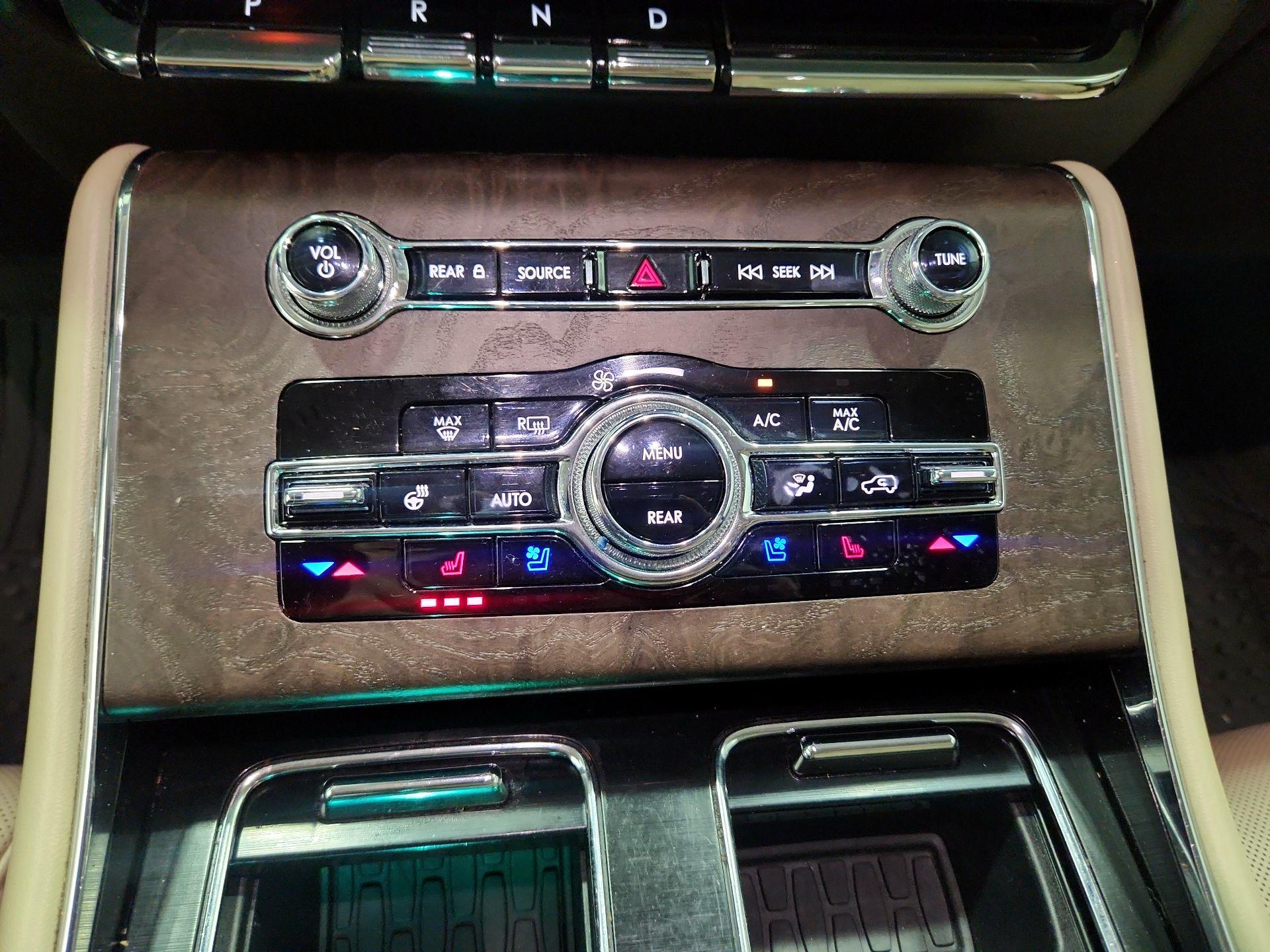Thumbnail: 2021 Lincoln Aviator - 17