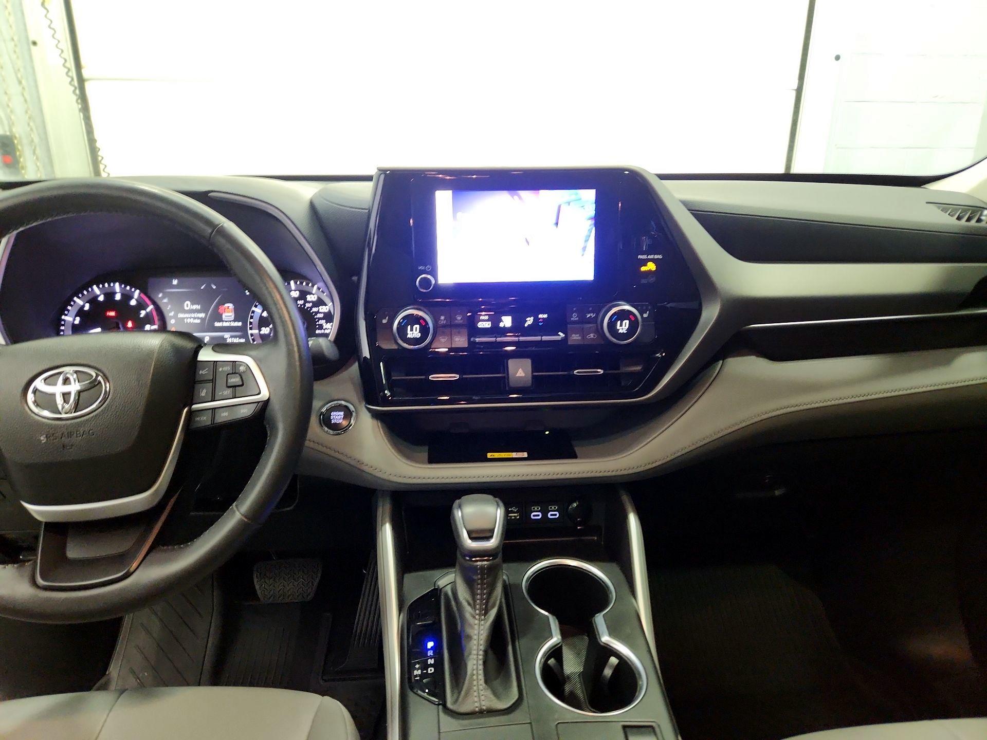 Thumbnail: 2023 Toyota Highlander - 9