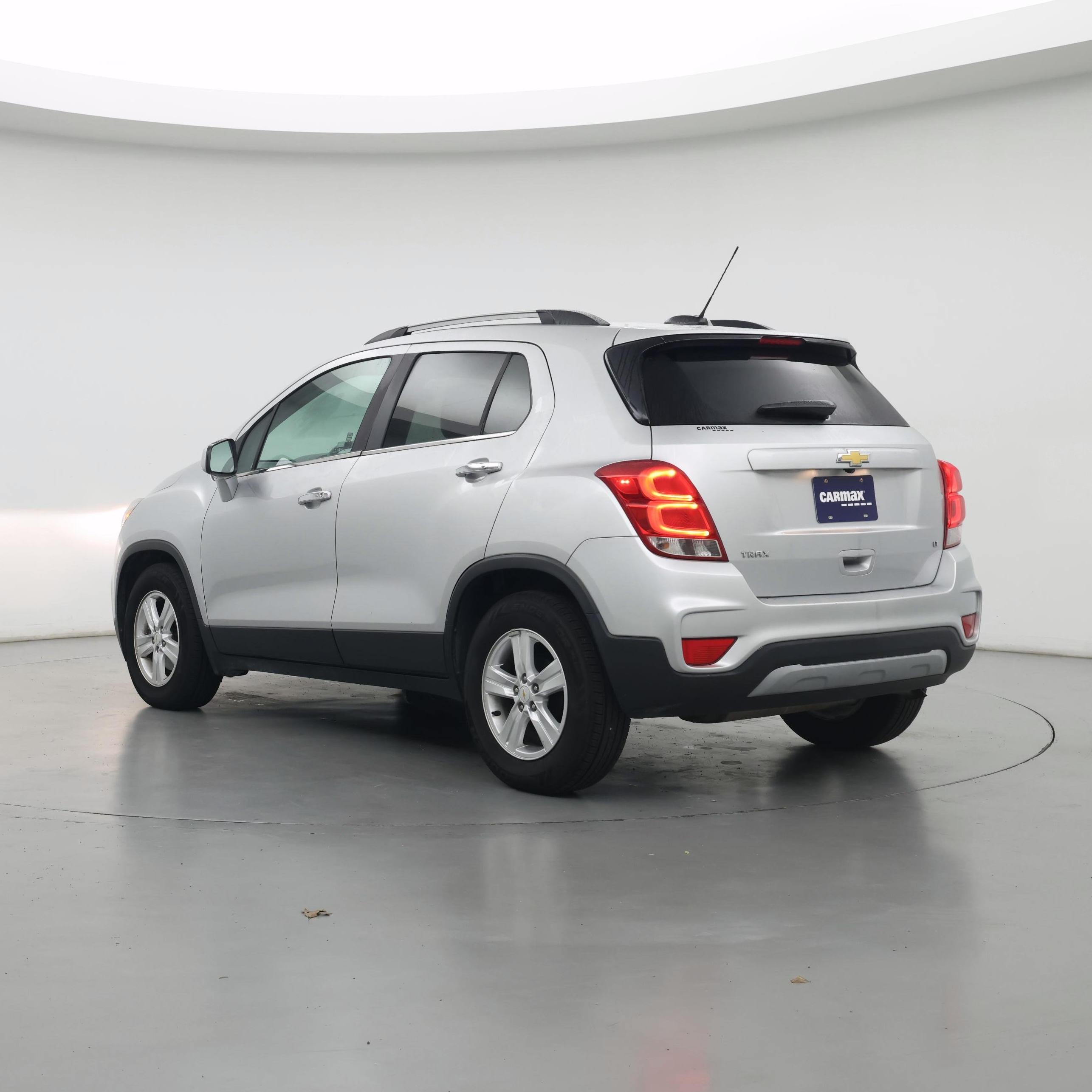Thumbnail: 2017 Chevrolet Trax - 2