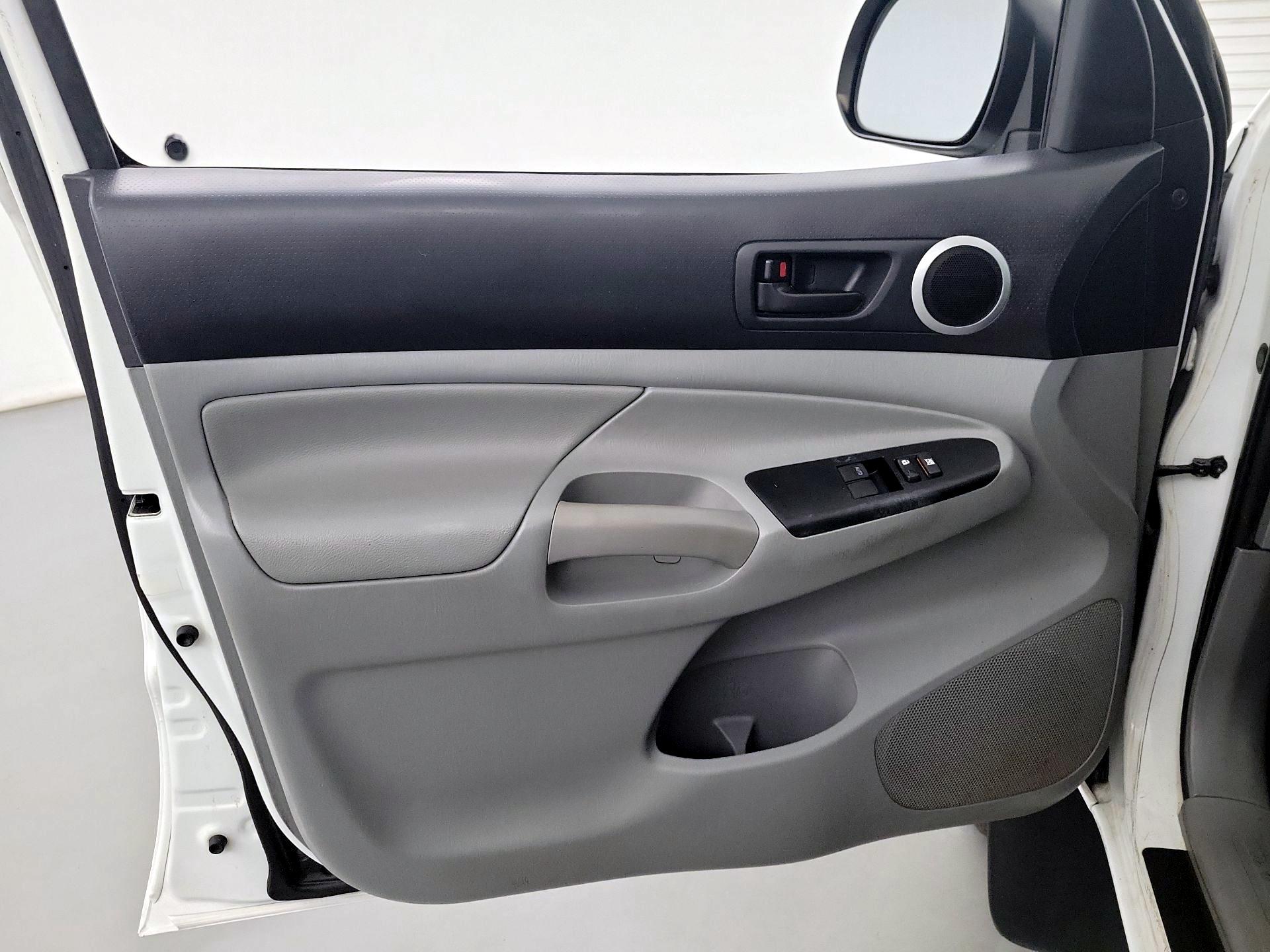 Thumbnail: 2014 Toyota Tacoma - 10