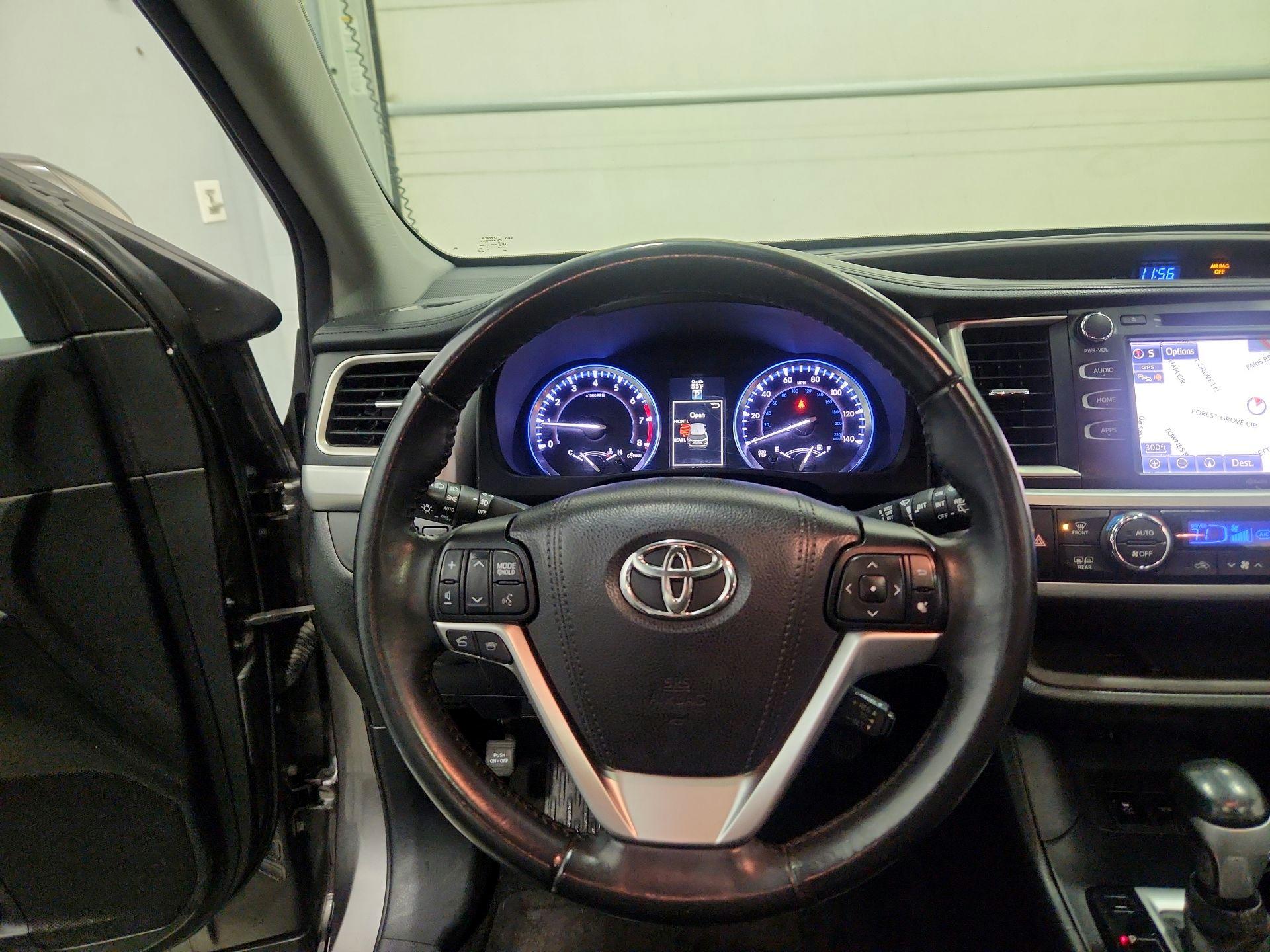 Thumbnail: 2015 Toyota Highlander - 10