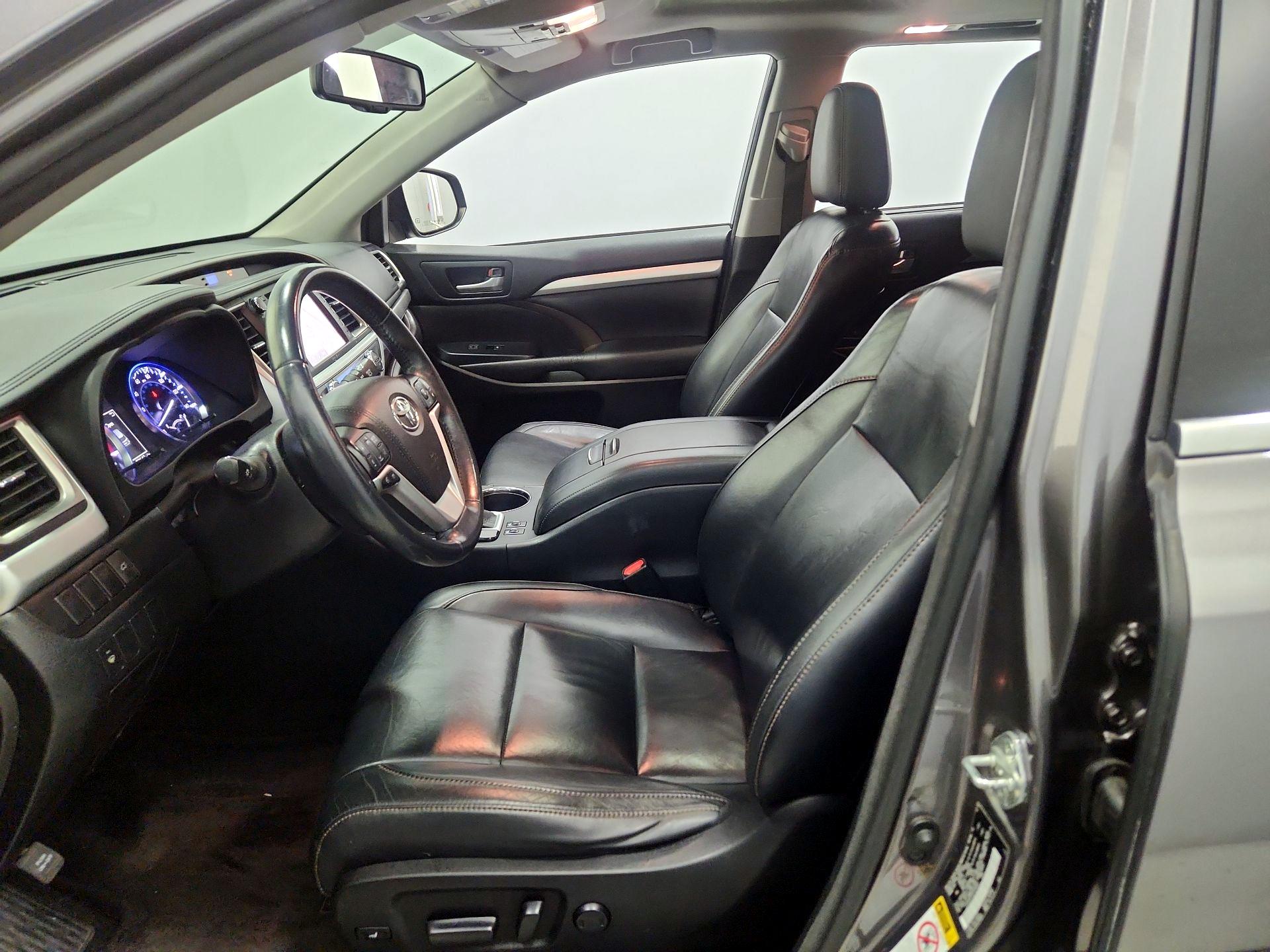 Thumbnail: 2015 Toyota Highlander - 11