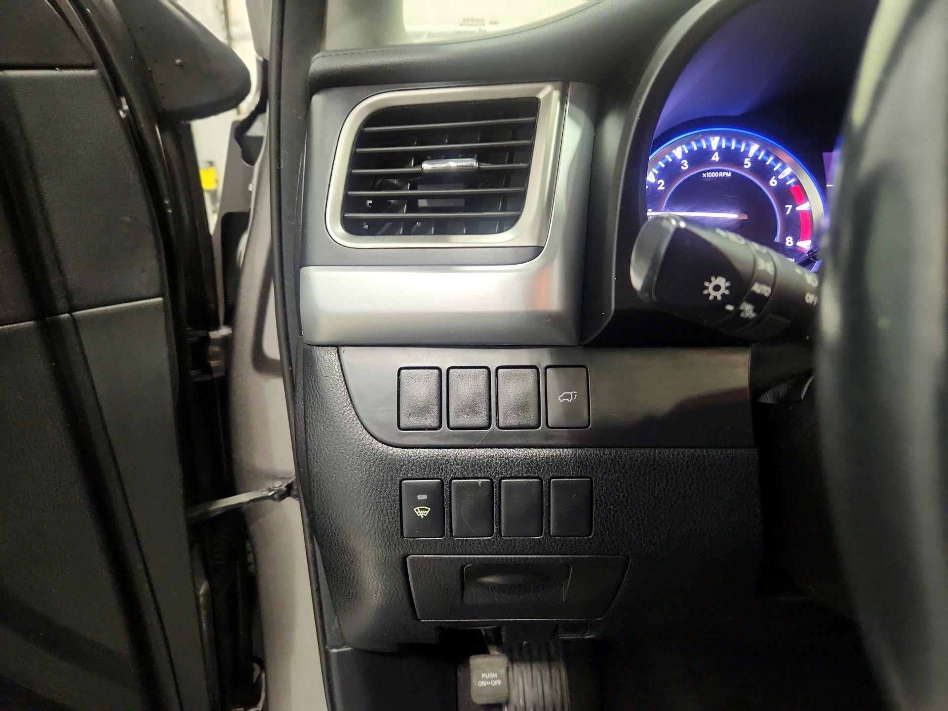 Thumbnail: 2015 Toyota Highlander - 13