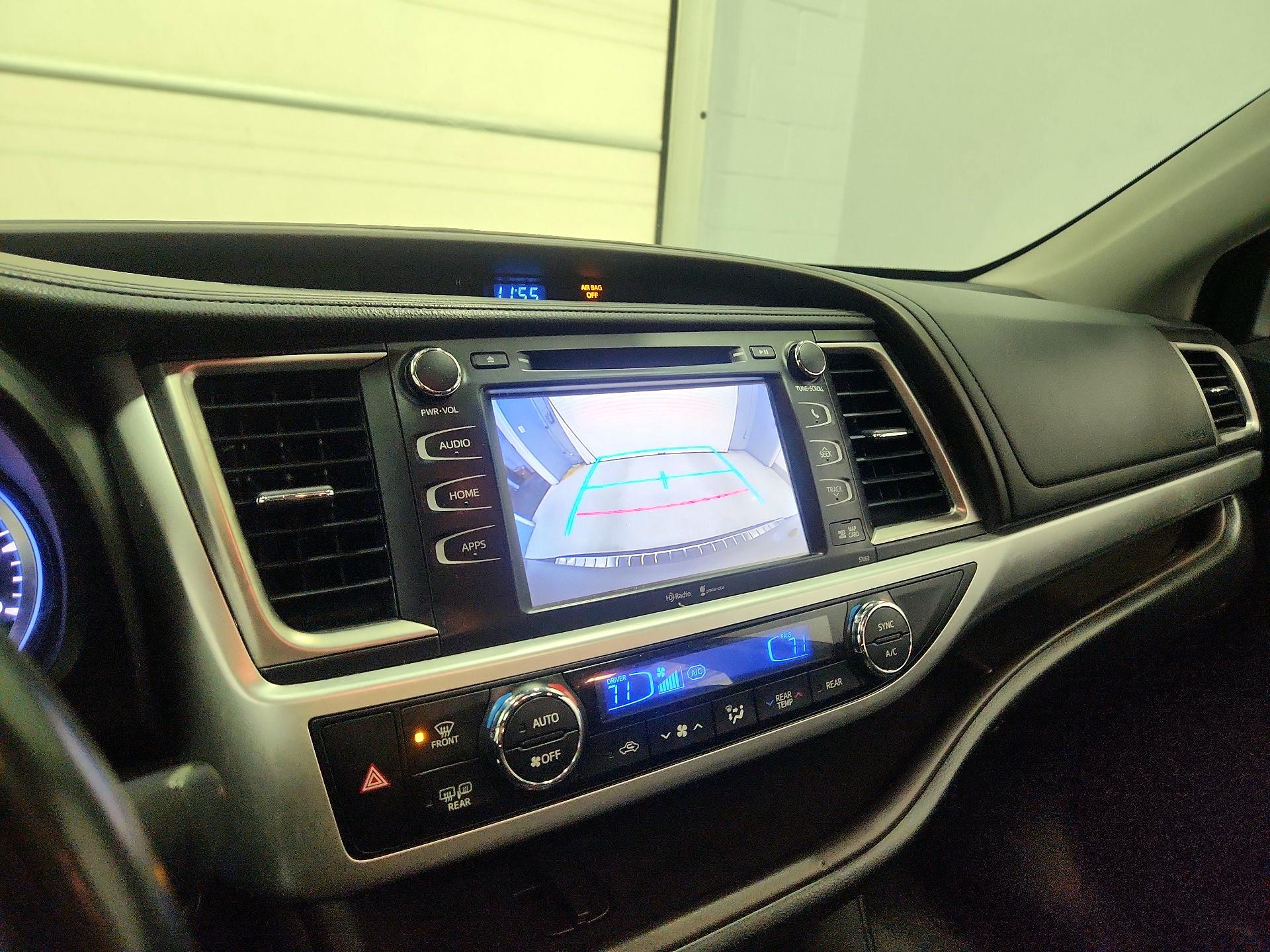 Thumbnail: 2015 Toyota Highlander - 15