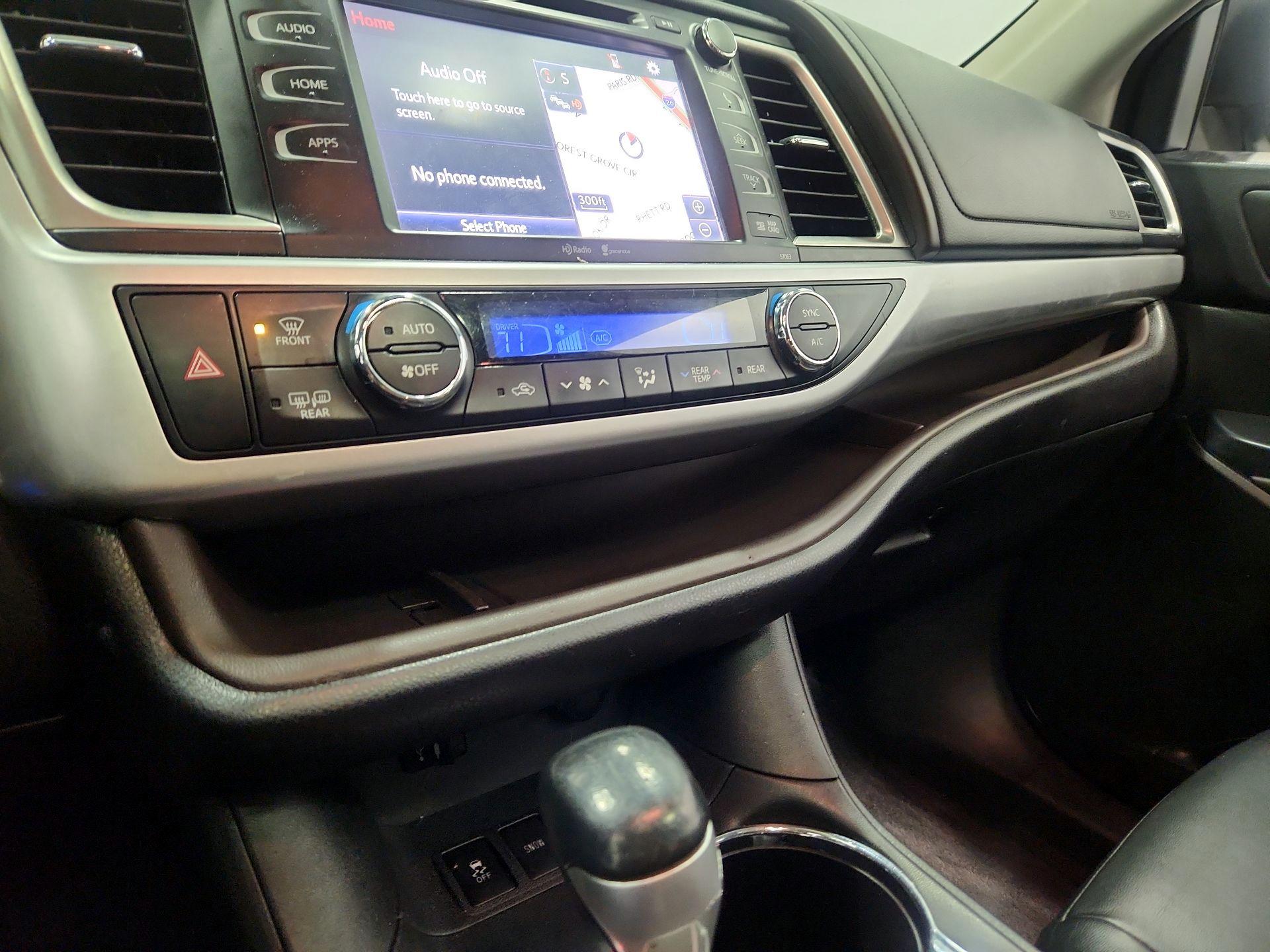 Thumbnail: 2015 Toyota Highlander - 17