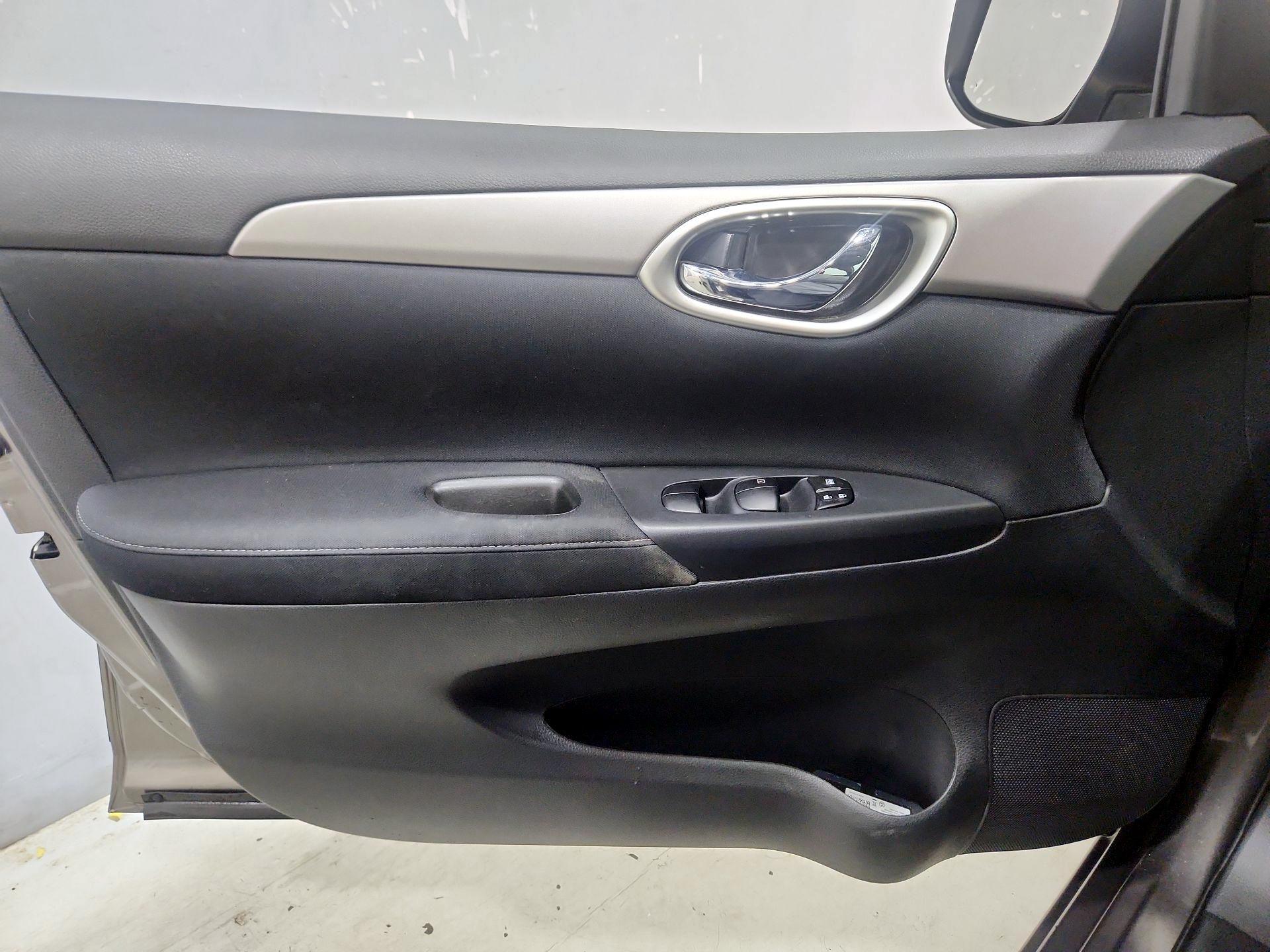 Thumbnail: 2015 Nissan Sentra - 12