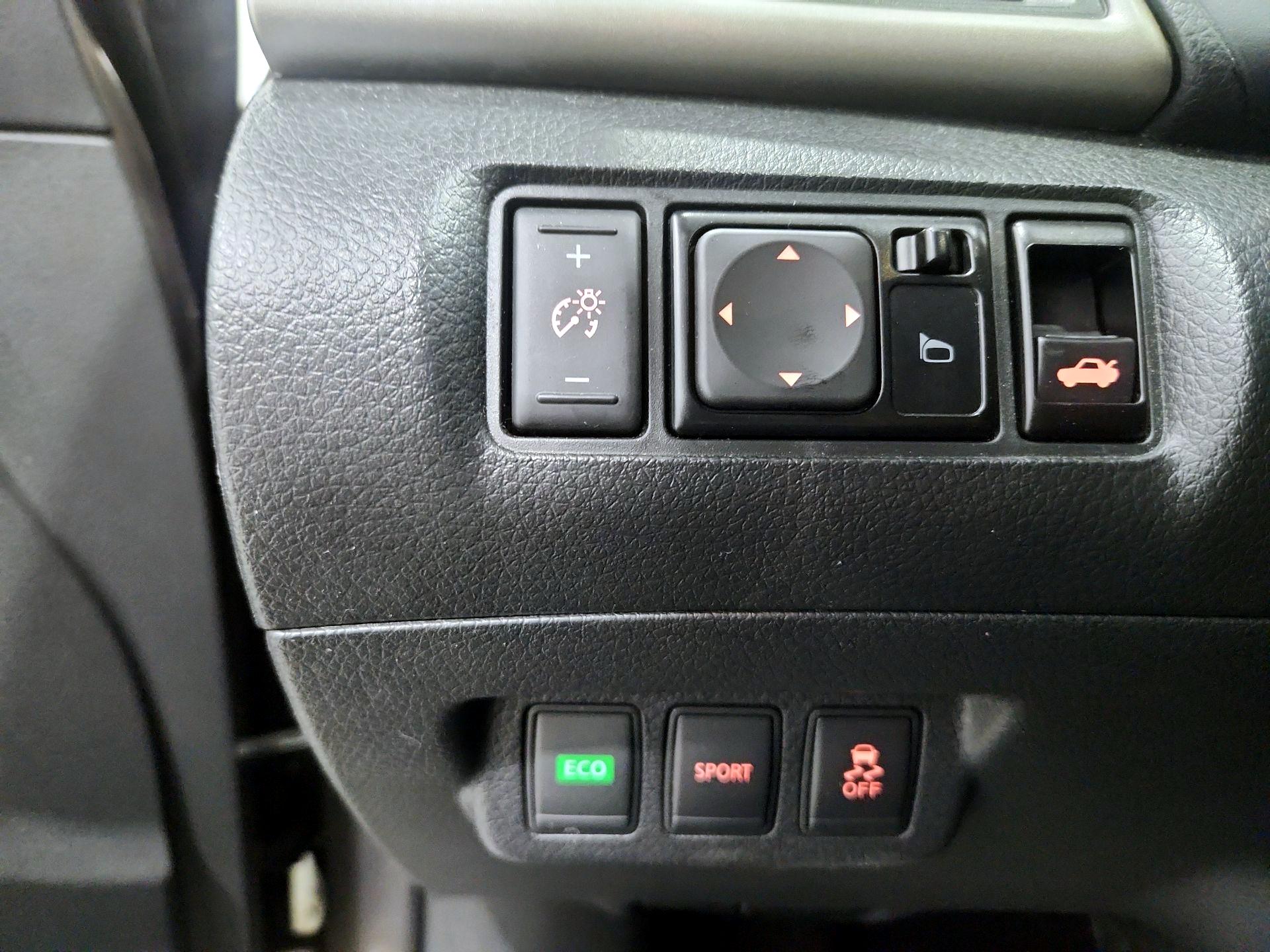 Thumbnail: 2015 Nissan Sentra - 13