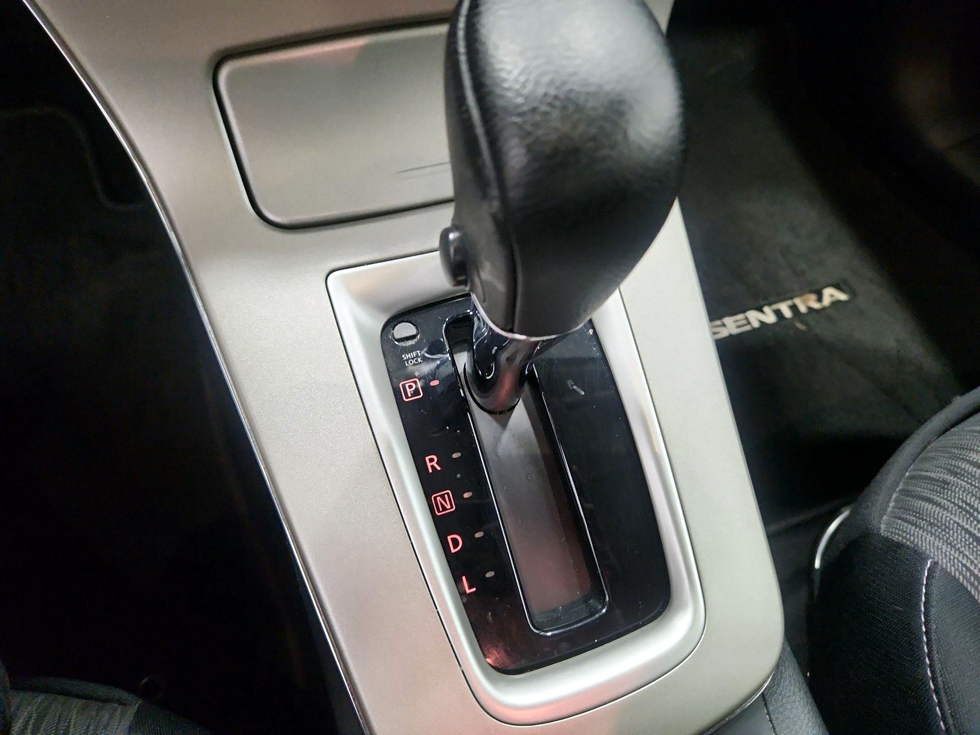 Thumbnail: 2015 Nissan Sentra - 17