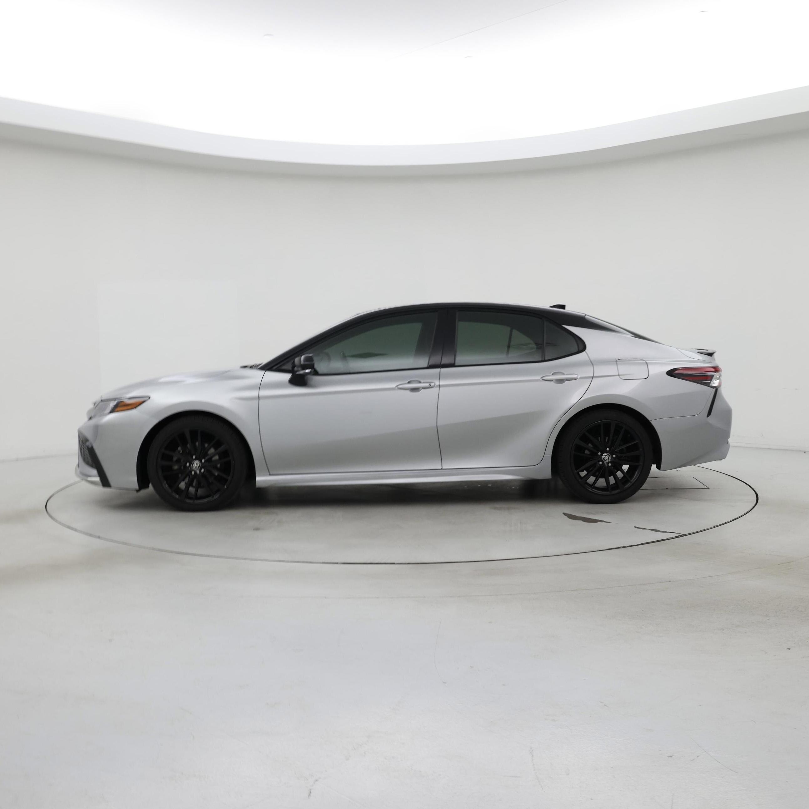 Thumbnail: 2022 Toyota Camry - 3