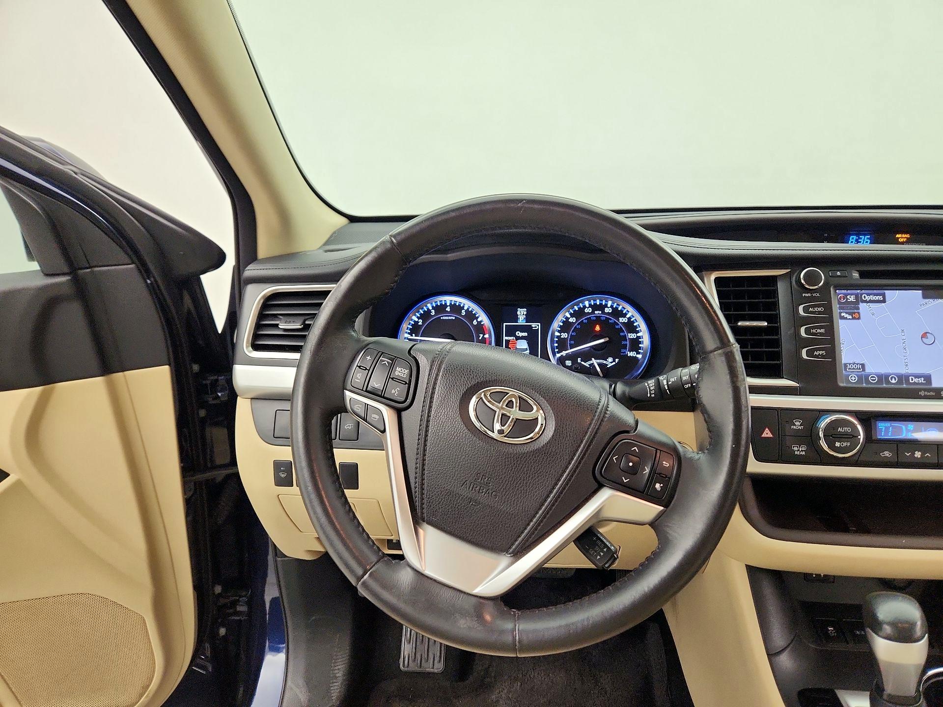 Thumbnail: 2015 Toyota Highlander - 10