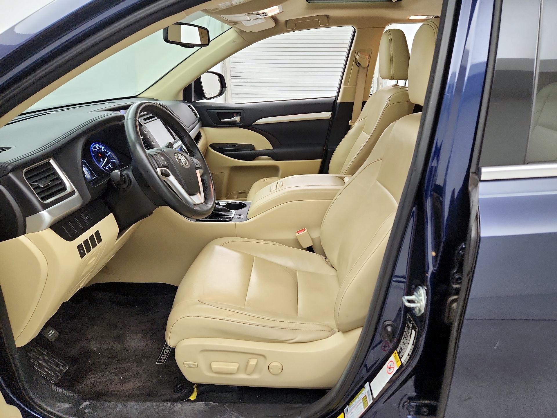 Thumbnail: 2015 Toyota Highlander - 11