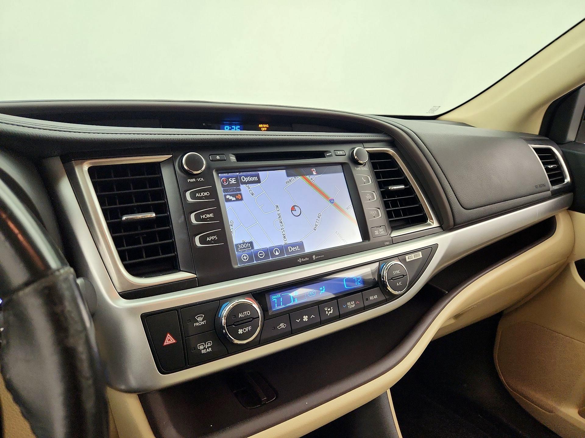 Thumbnail: 2015 Toyota Highlander - 14