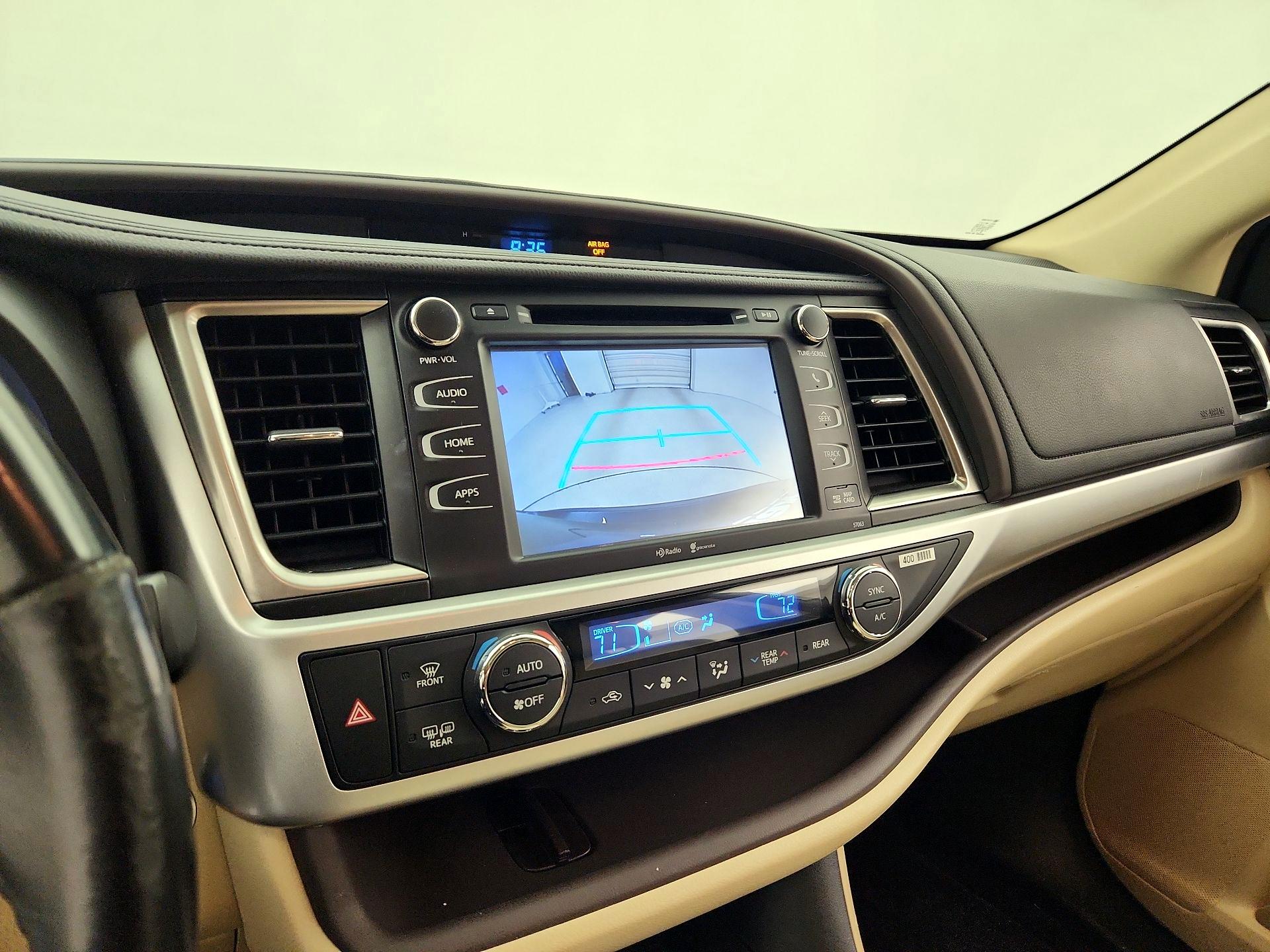 Thumbnail: 2015 Toyota Highlander - 15