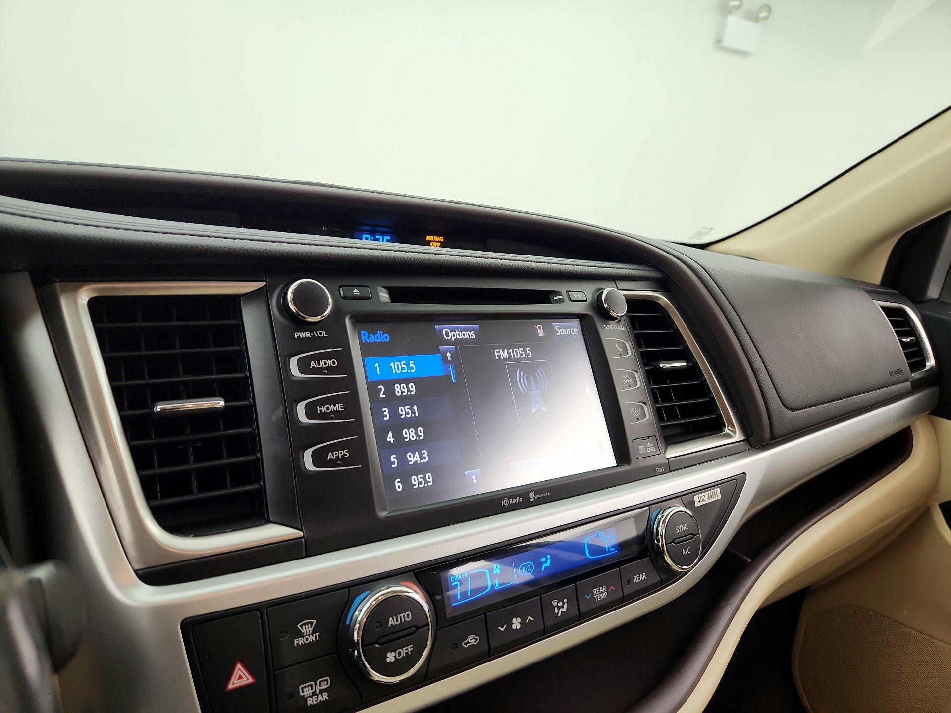 Thumbnail: 2015 Toyota Highlander - 16