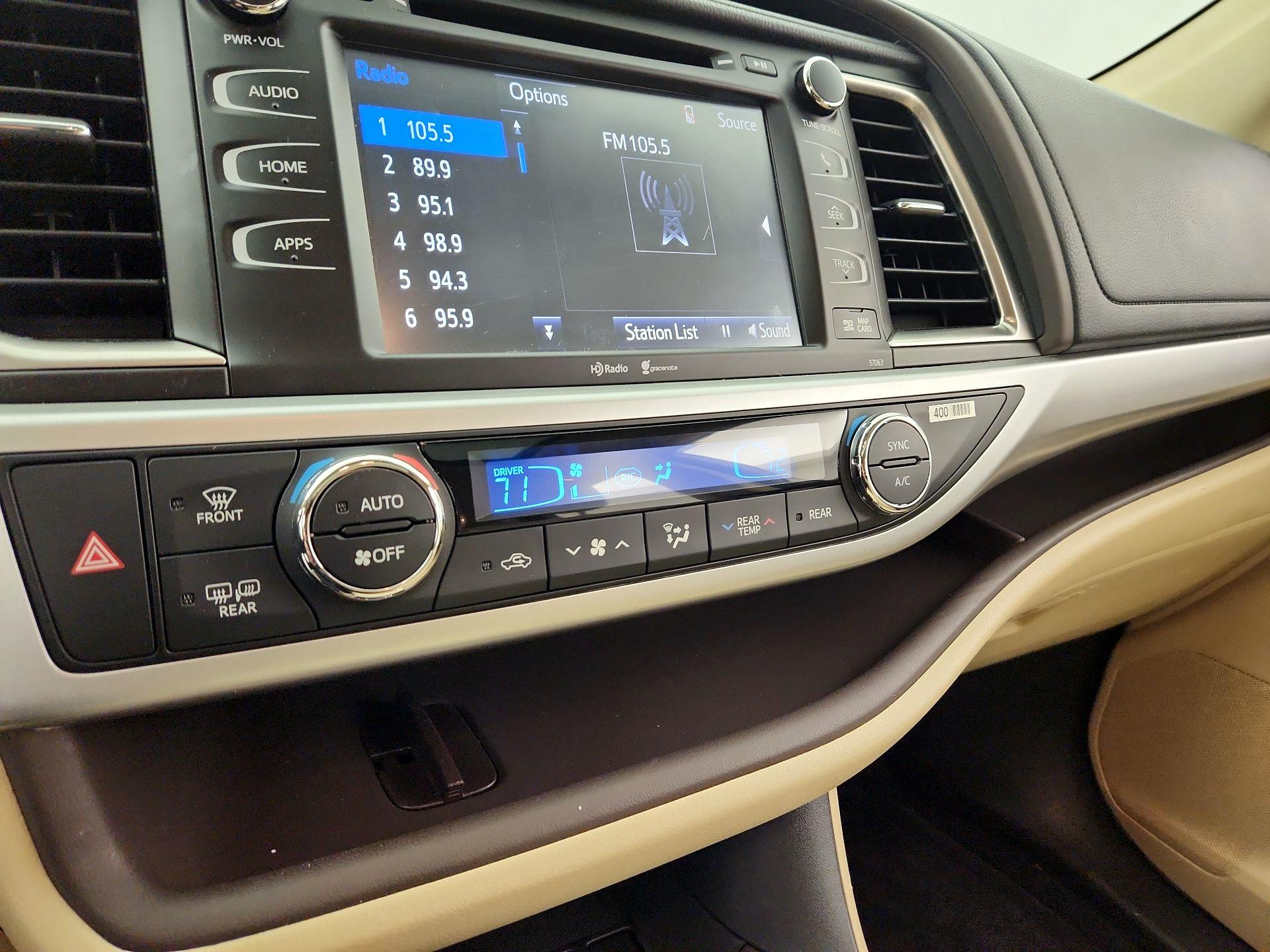 Thumbnail: 2015 Toyota Highlander - 17