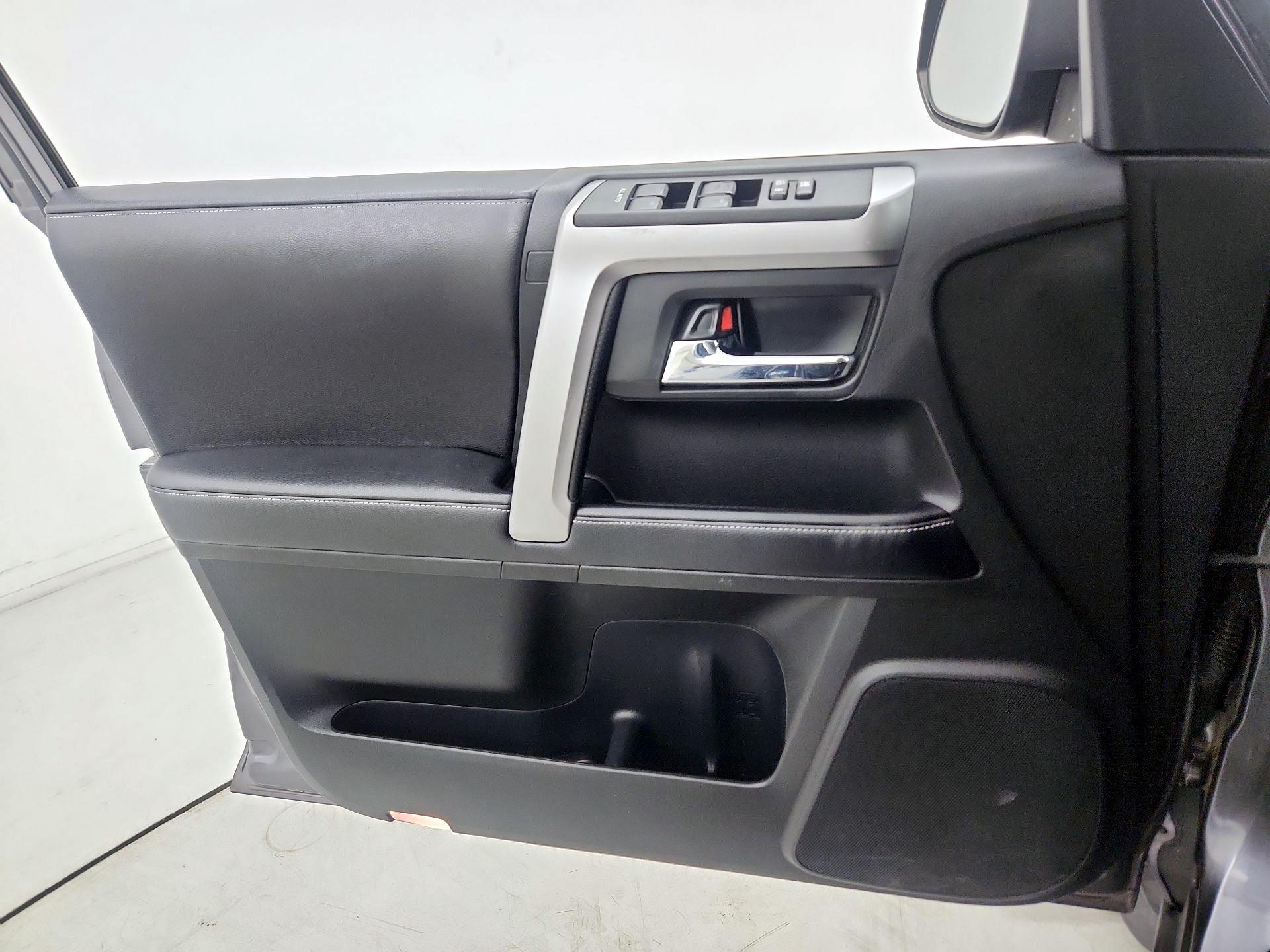 Thumbnail: 2017 Toyota 4Runner - 12