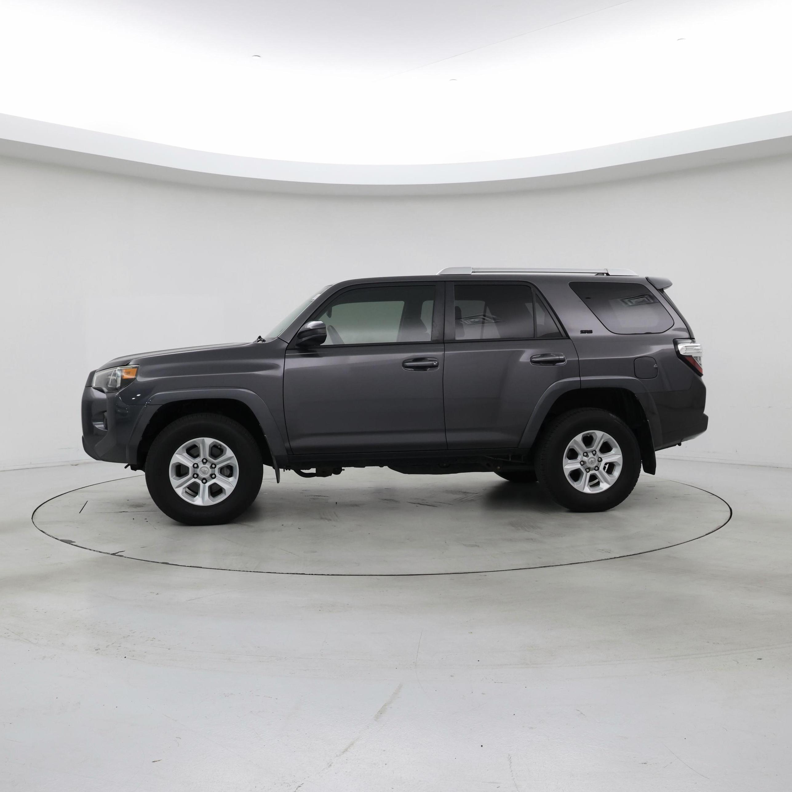 Thumbnail: 2017 Toyota 4Runner - 3