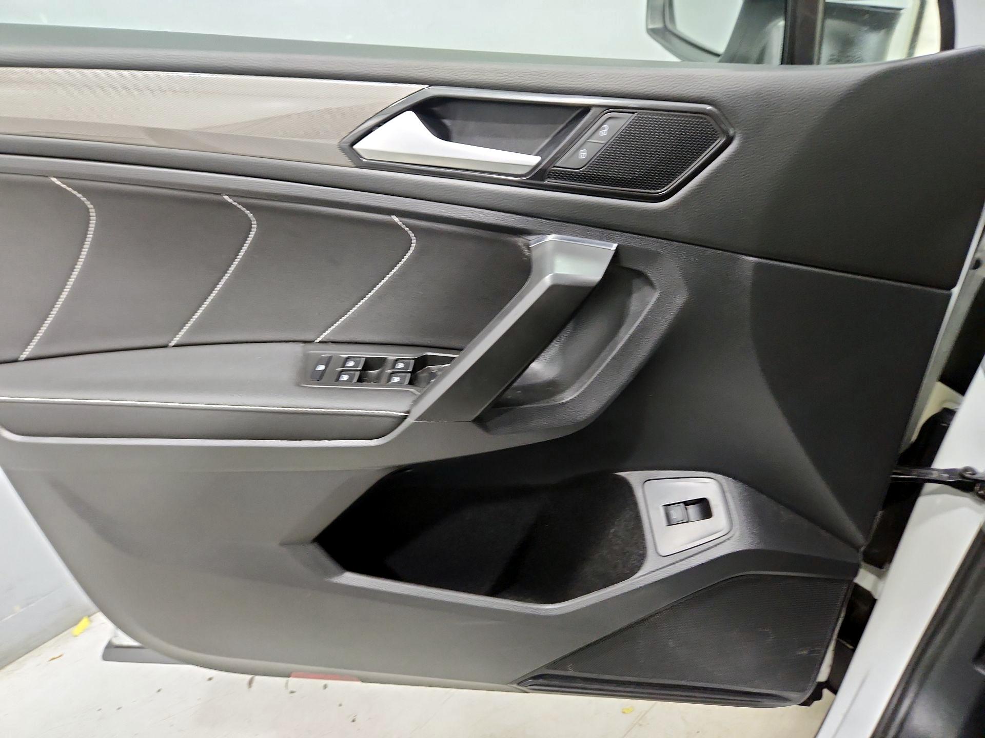 Thumbnail: 2022 Volkswagen Tiguan - 12