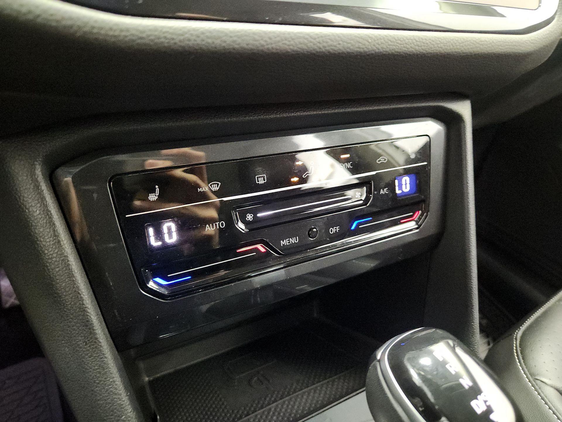 Thumbnail: 2022 Volkswagen Tiguan - 16