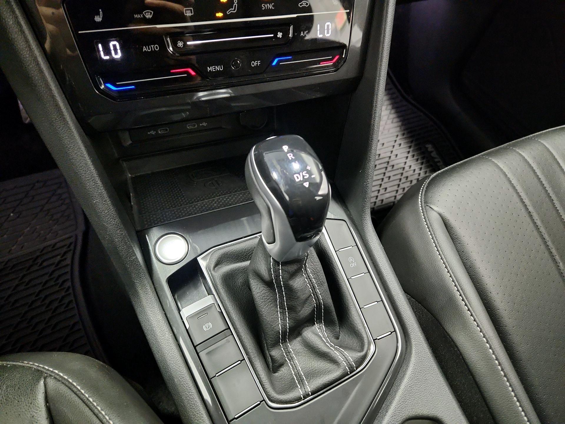 Thumbnail: 2022 Volkswagen Tiguan - 17