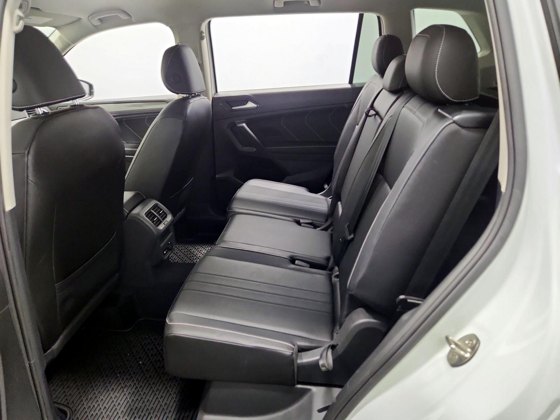 Thumbnail: 2022 Volkswagen Tiguan - 19