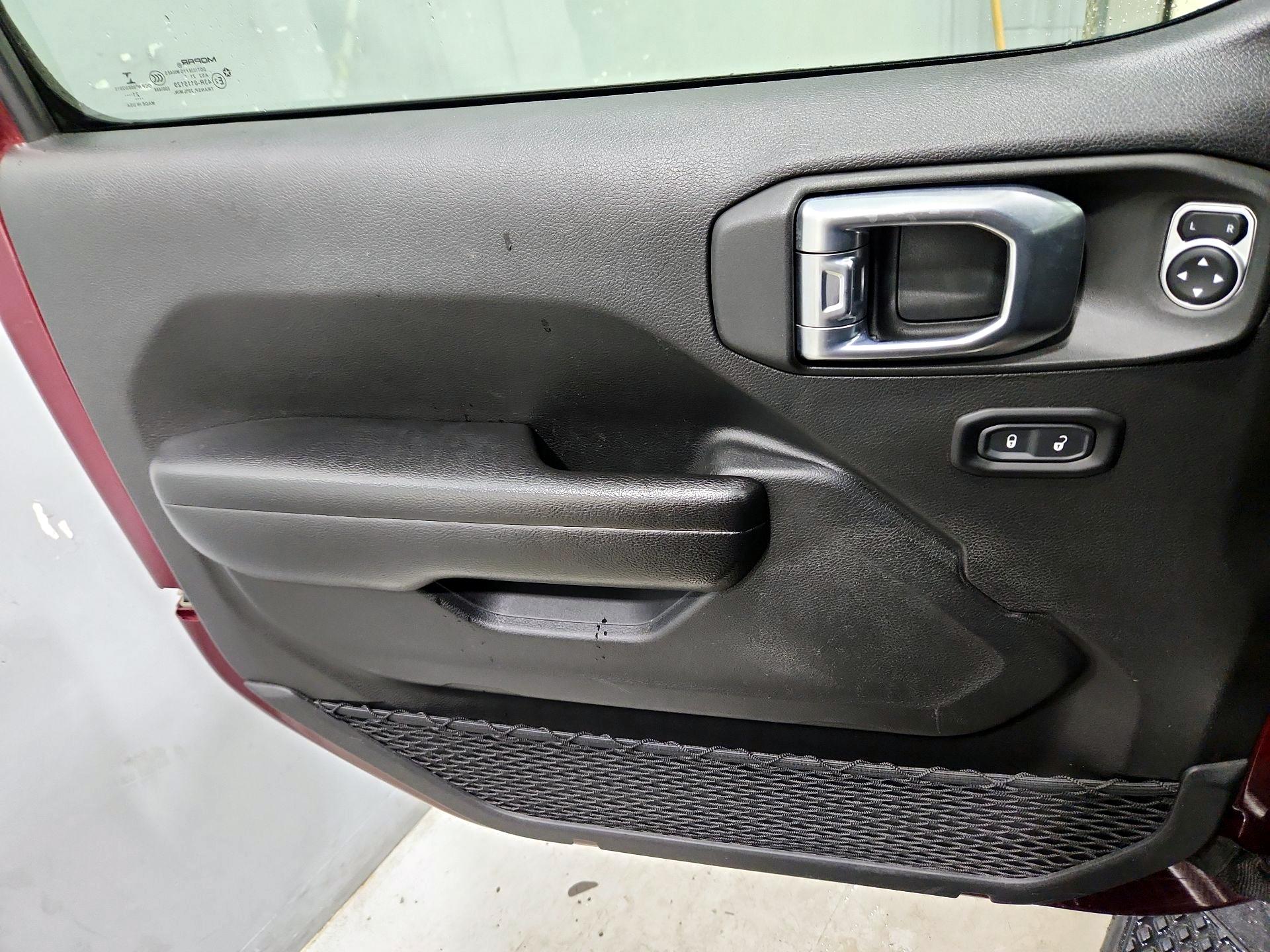 Thumbnail: 2021 Jeep Gladiator - 12