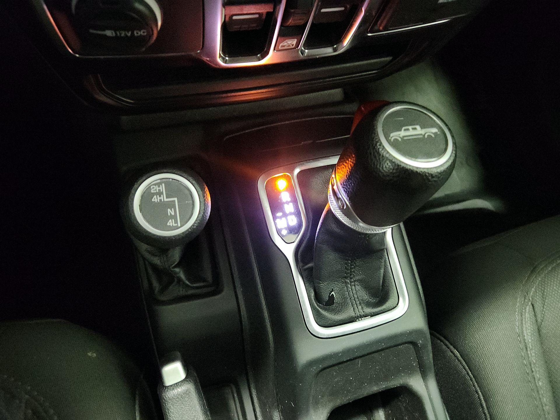 Thumbnail: 2021 Jeep Gladiator - 17