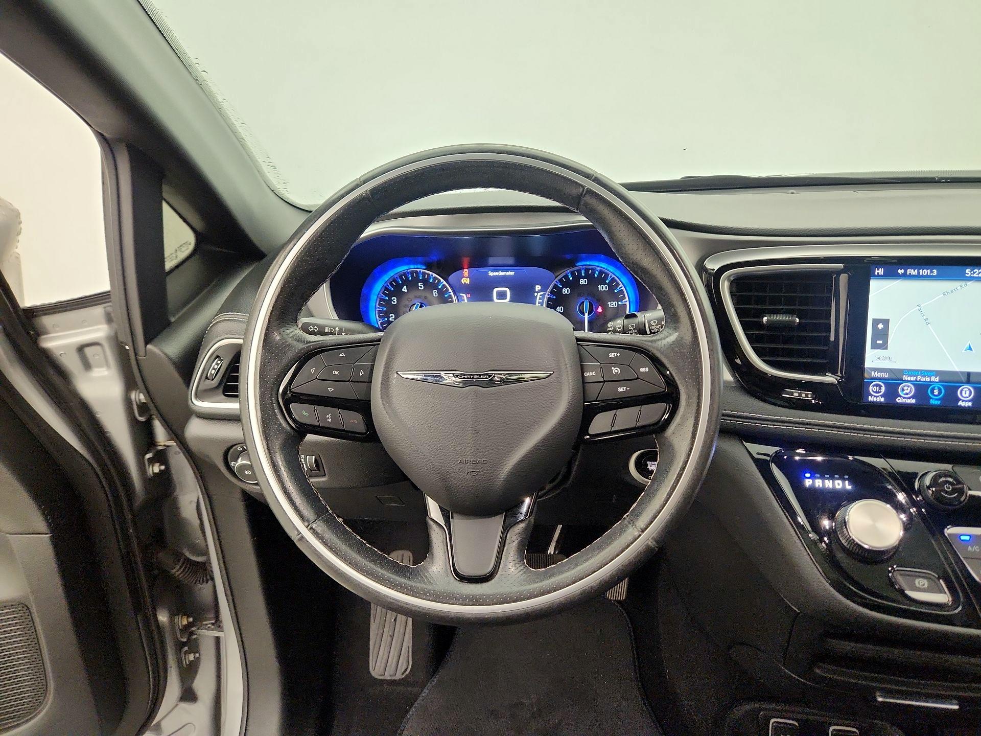 Thumbnail: 2020 Chrysler Pacifica - 10