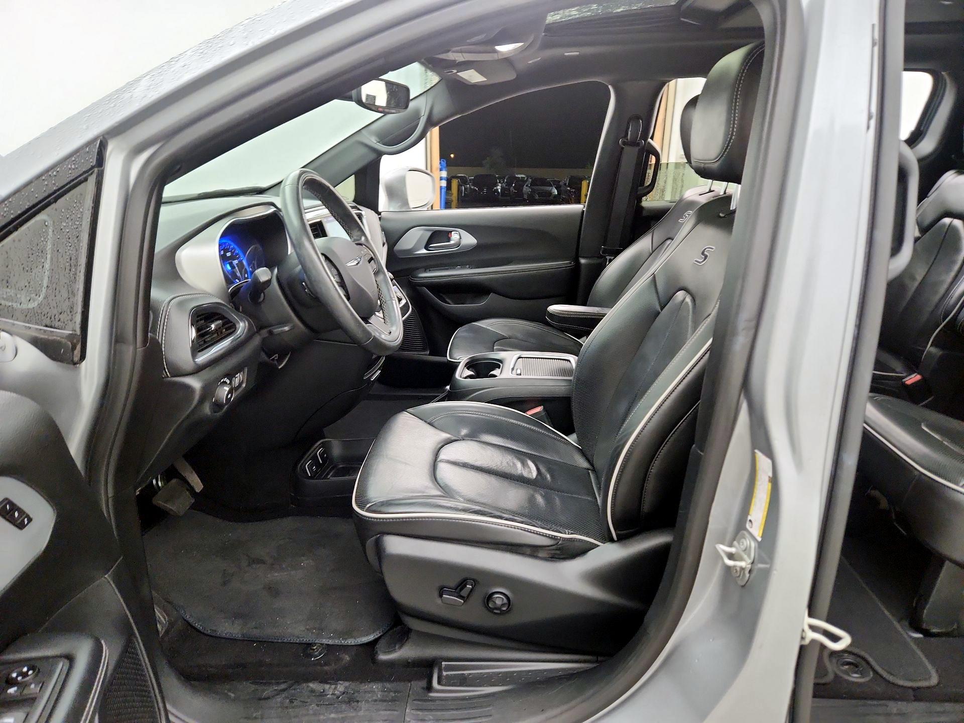 Thumbnail: 2020 Chrysler Pacifica - 11