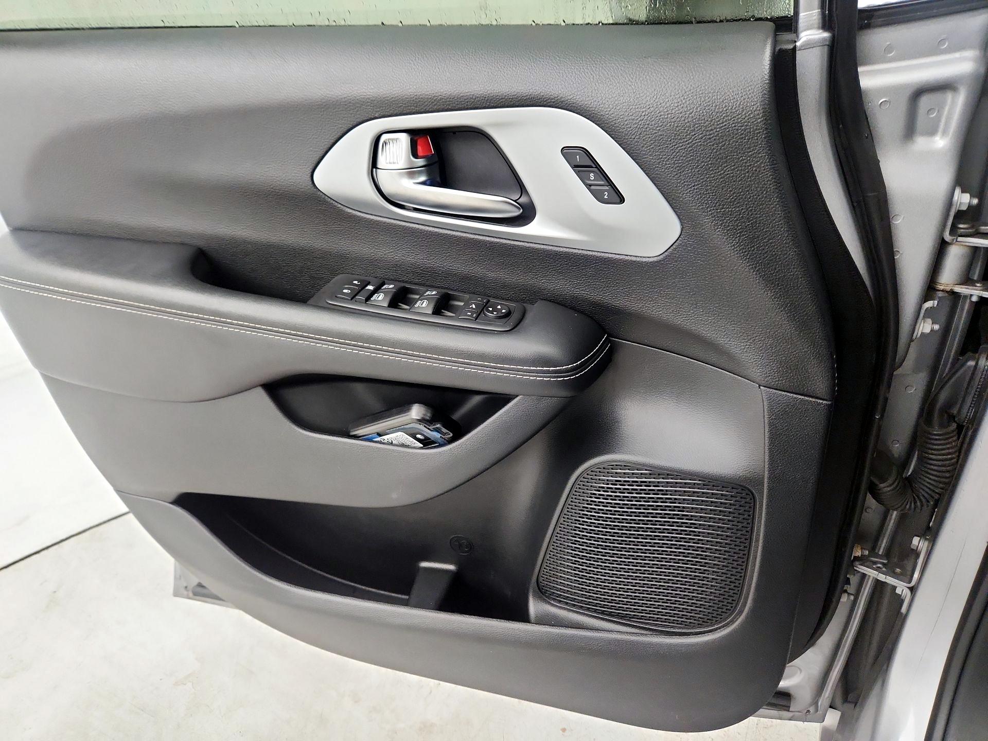 Thumbnail: 2020 Chrysler Pacifica - 12