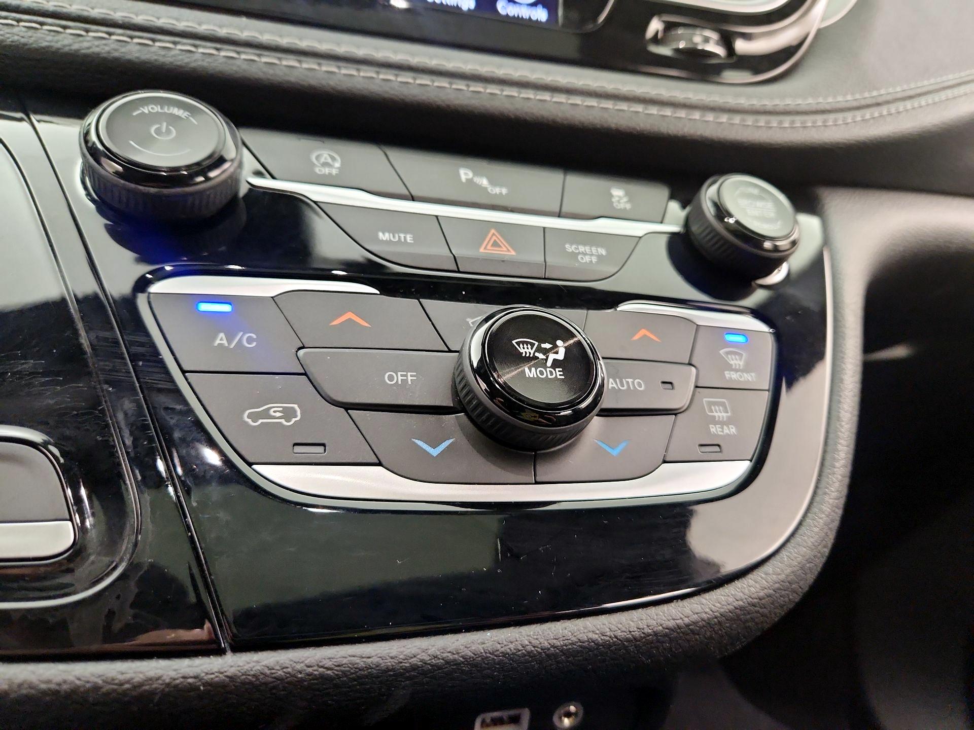 Thumbnail: 2020 Chrysler Pacifica - 17