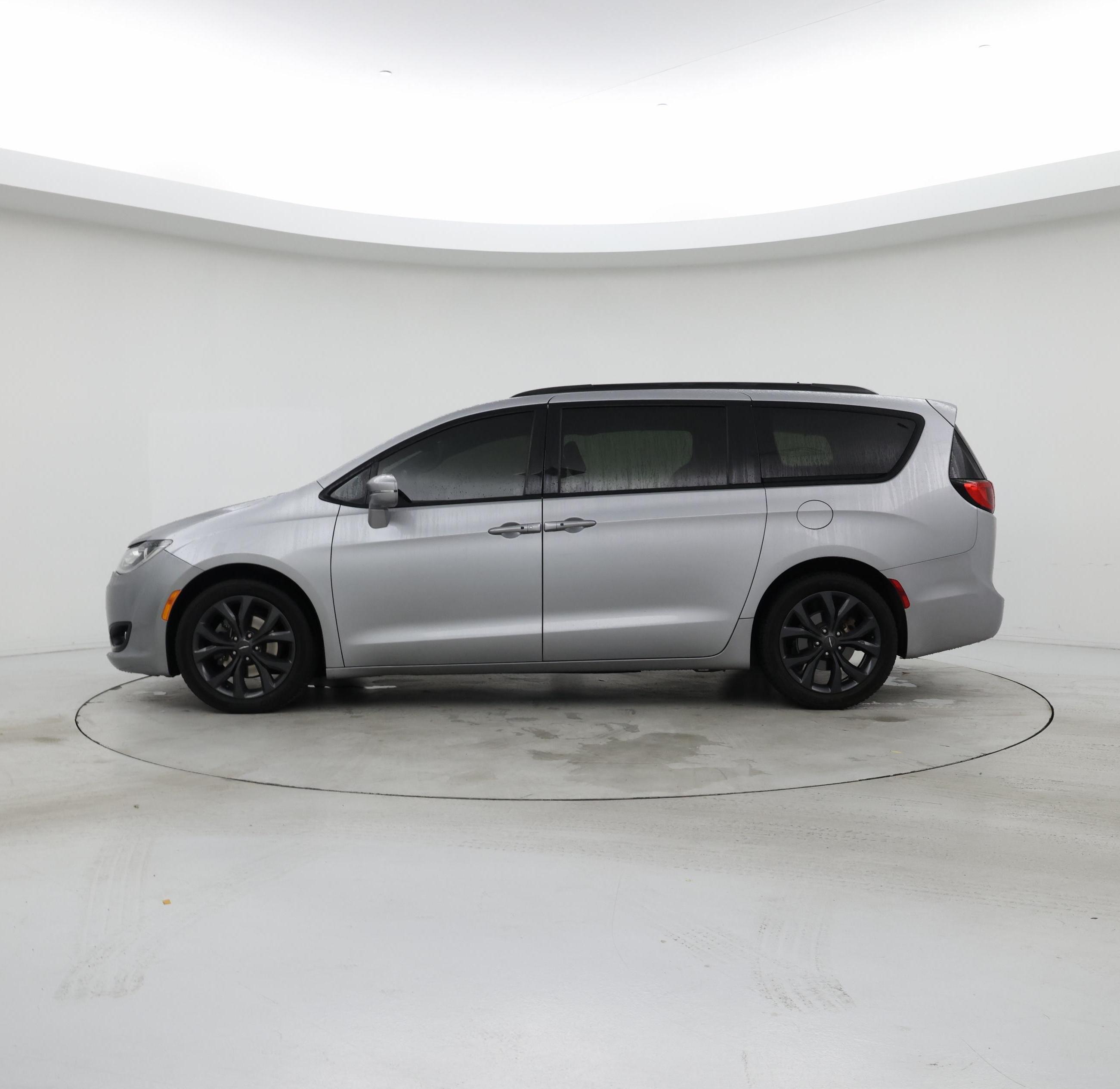 Thumbnail: 2020 Chrysler Pacifica - 3
