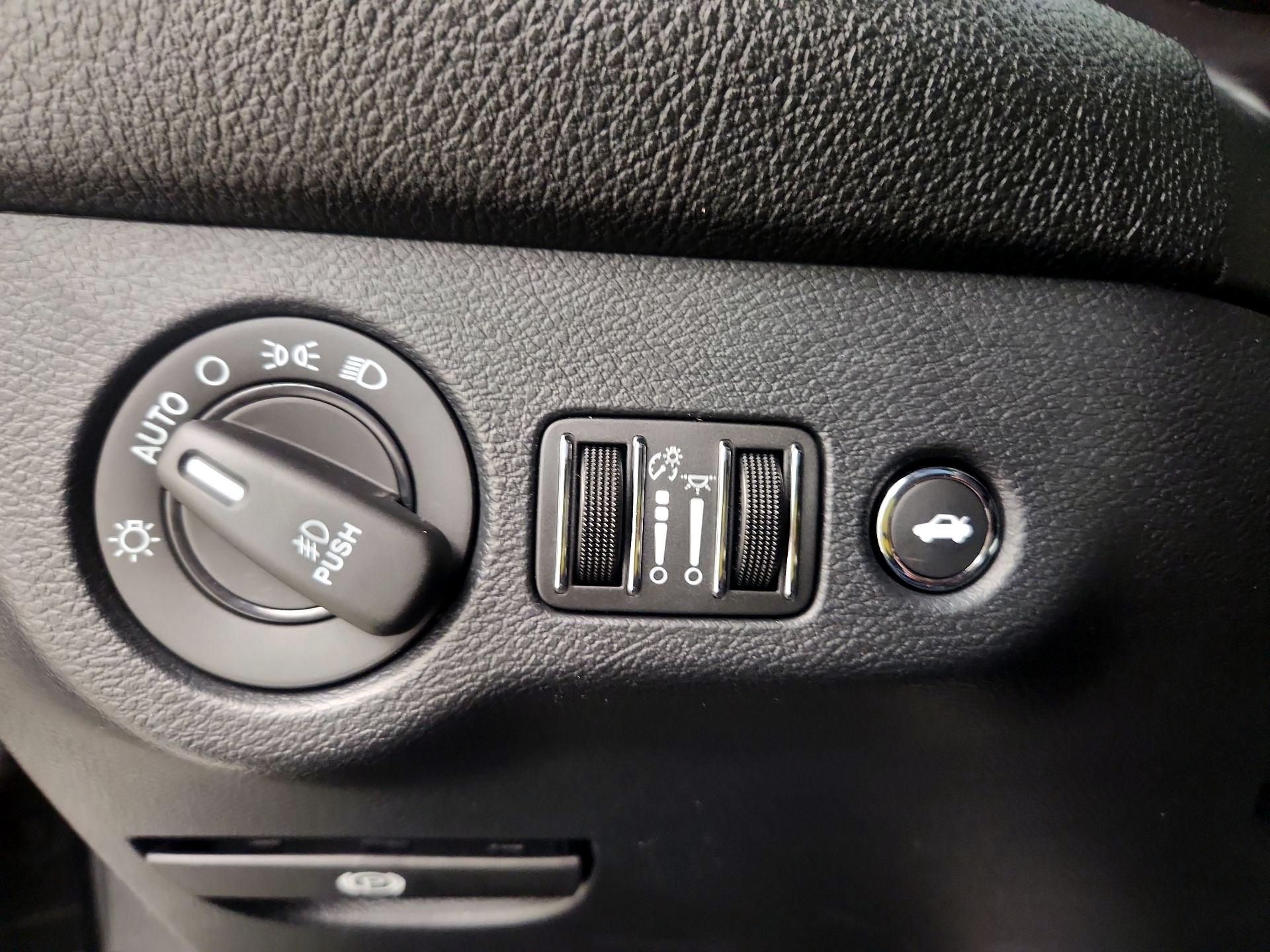 Thumbnail: 2018 Dodge Challenger - 13